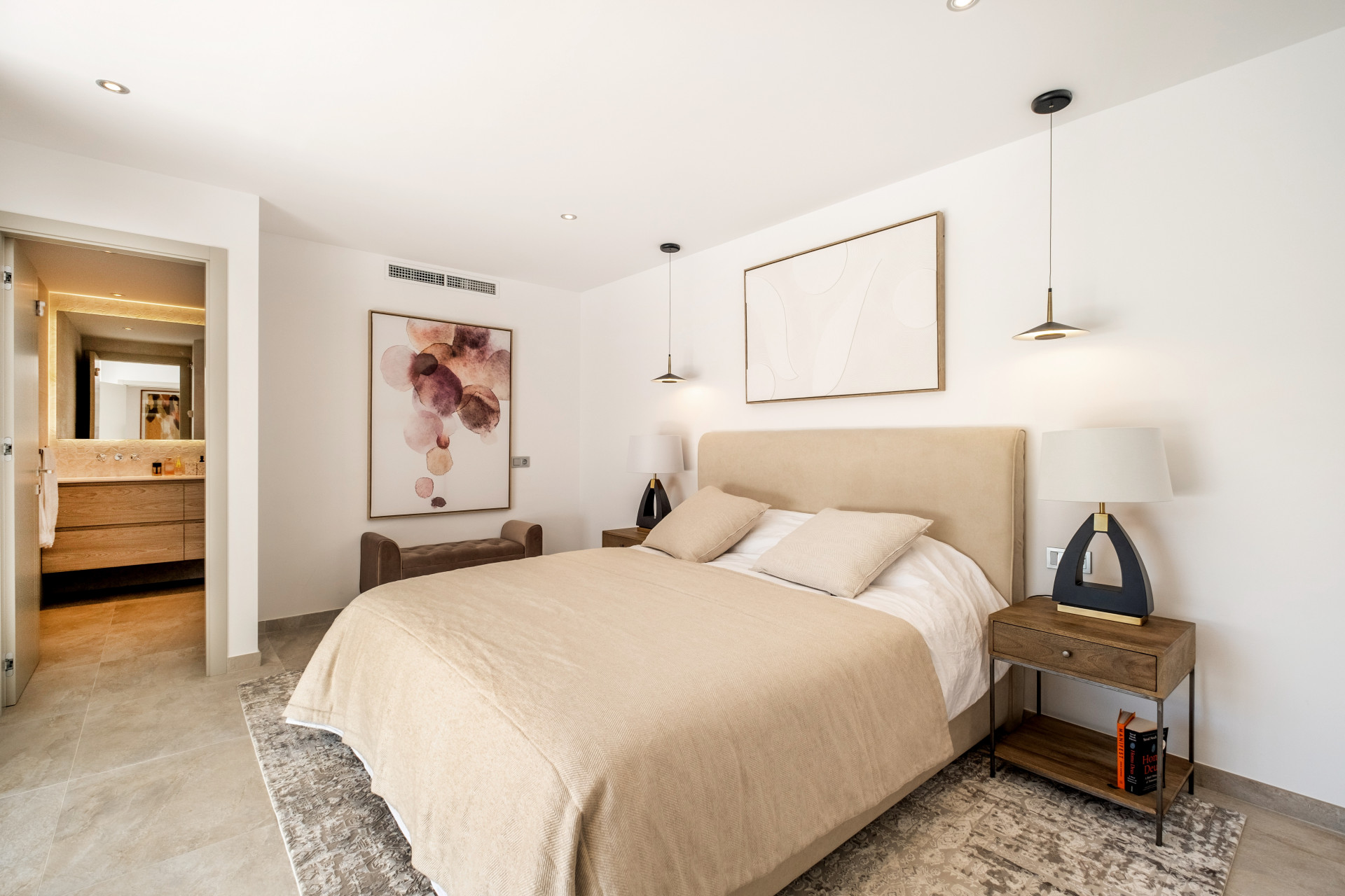 Impresionante villa de 5 dormitorios con comodidades premium en la Milla de Oro en Marbella