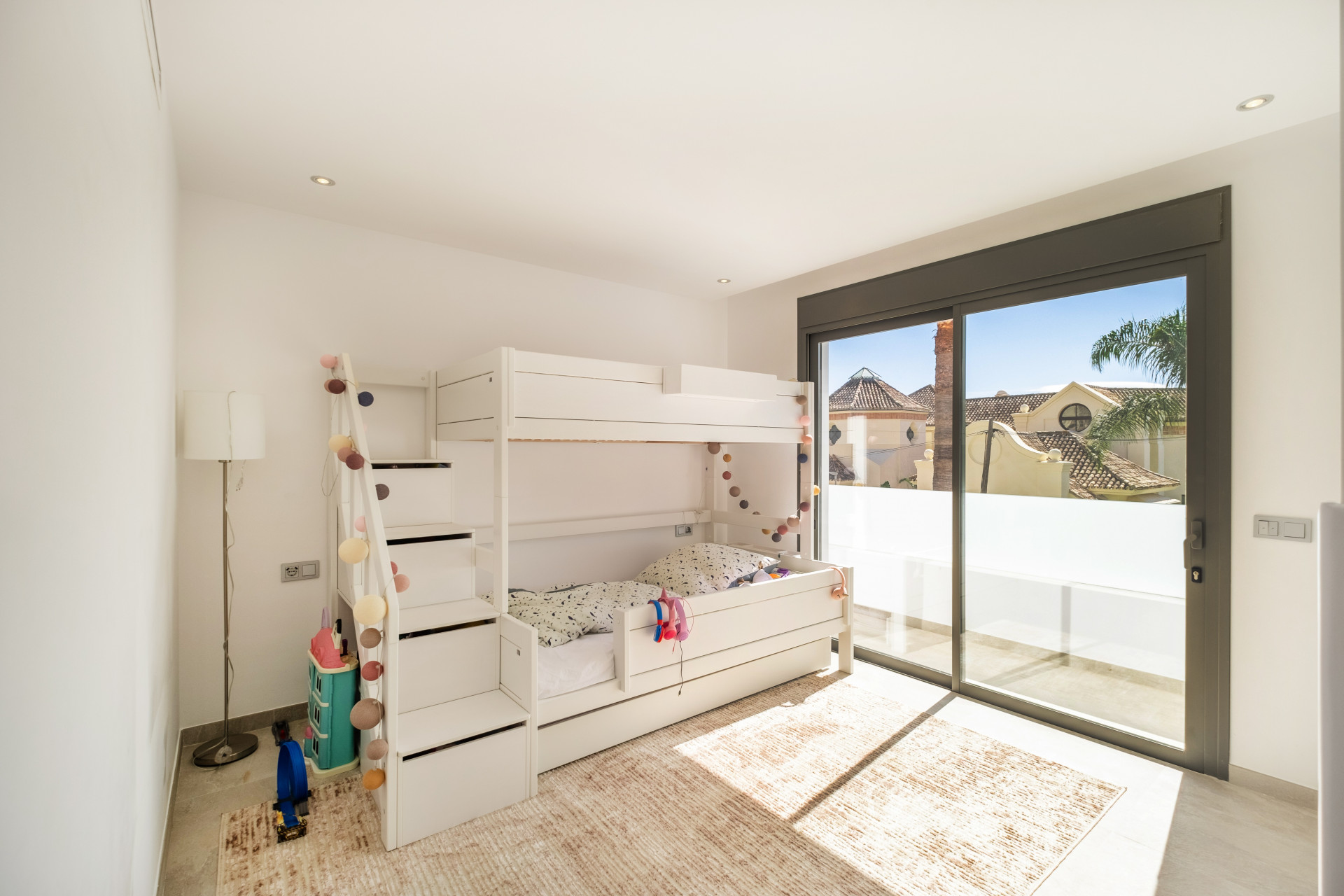 Impresionante villa de 5 dormitorios con comodidades premium en la Milla de Oro en Marbella