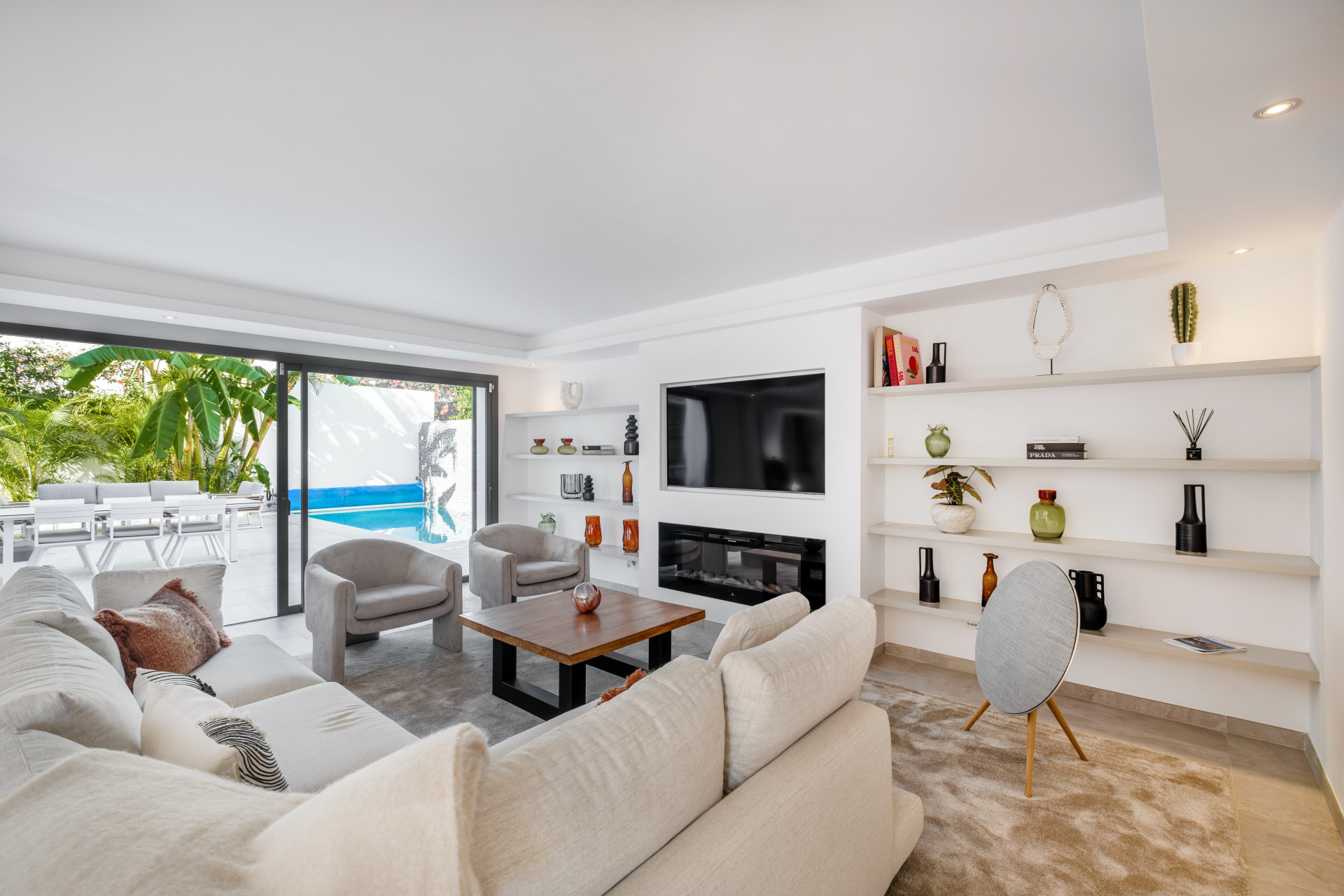 Impresionante villa de 5 dormitorios con comodidades premium en la Milla de Oro en Marbella