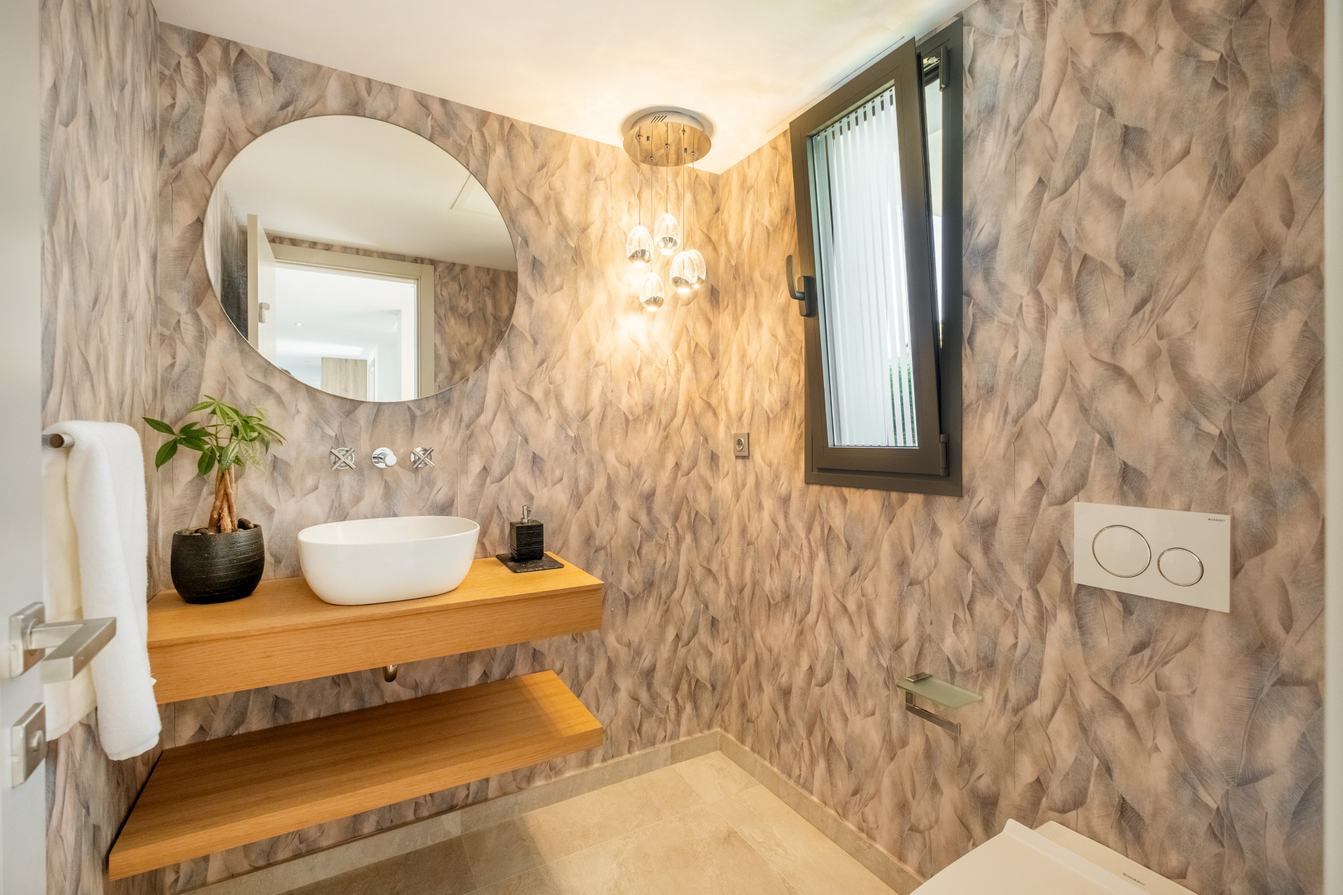 Impresionante villa de 5 dormitorios con comodidades premium en la Milla de Oro en Marbella