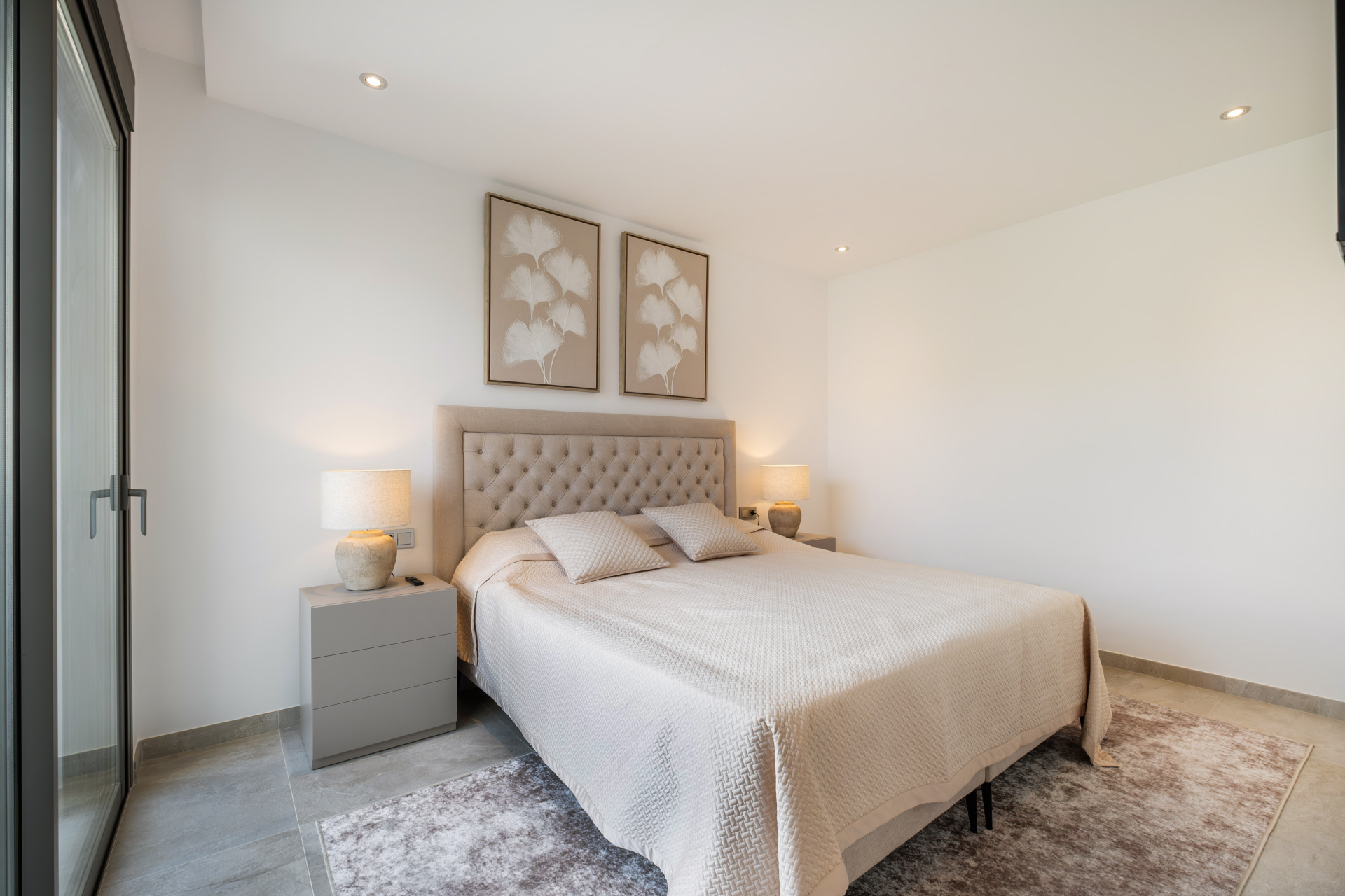 Impresionante villa de 5 dormitorios con comodidades premium en la Milla de Oro en Marbella