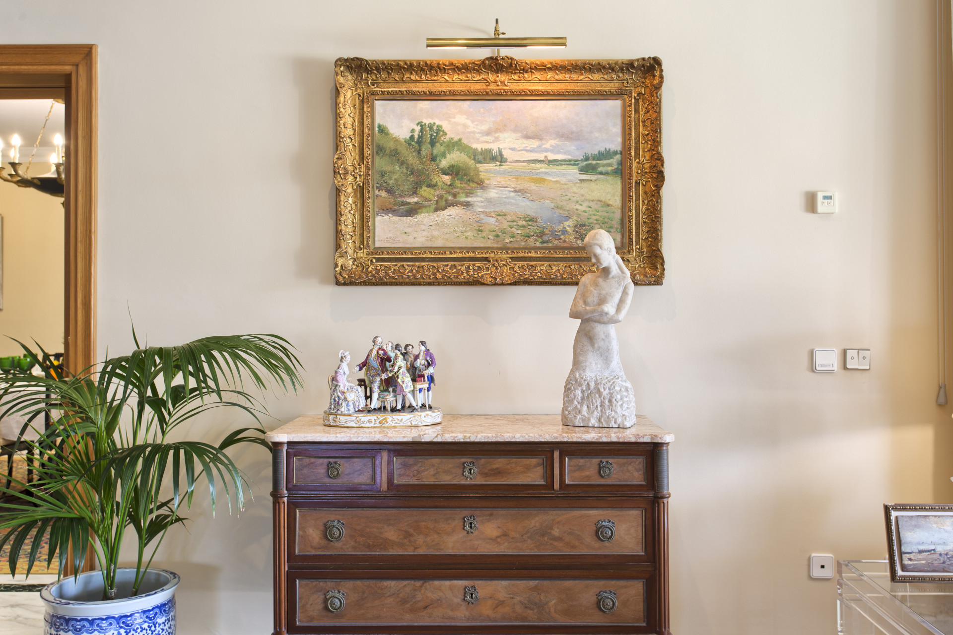Classical-style beachside villa with open views in Guadalmina Baja in San Pedro de Alcantara