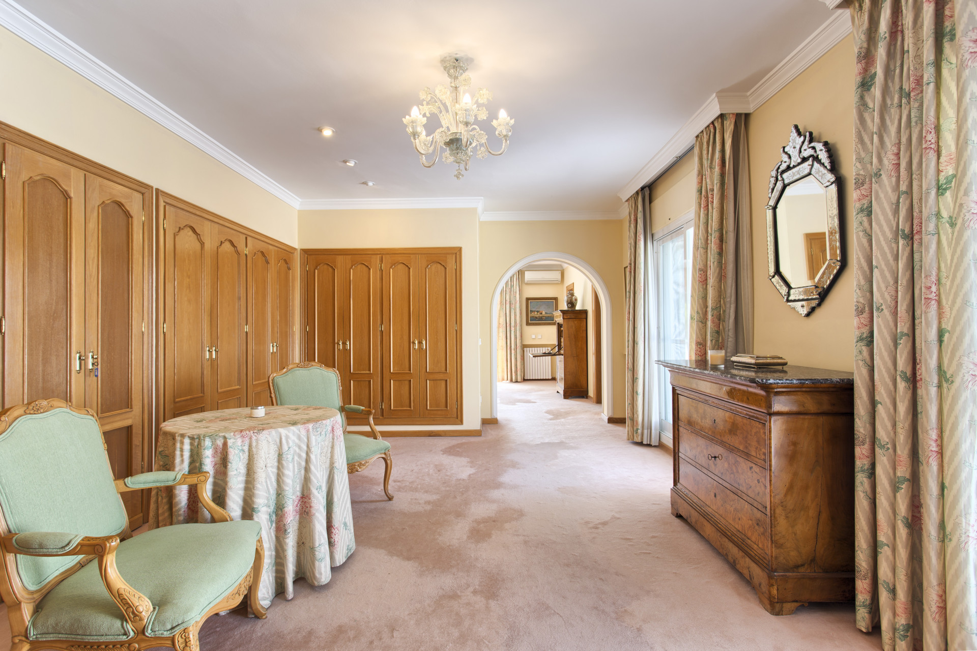 Classical-style beachside villa with open views in Guadalmina Baja in San Pedro de Alcantara