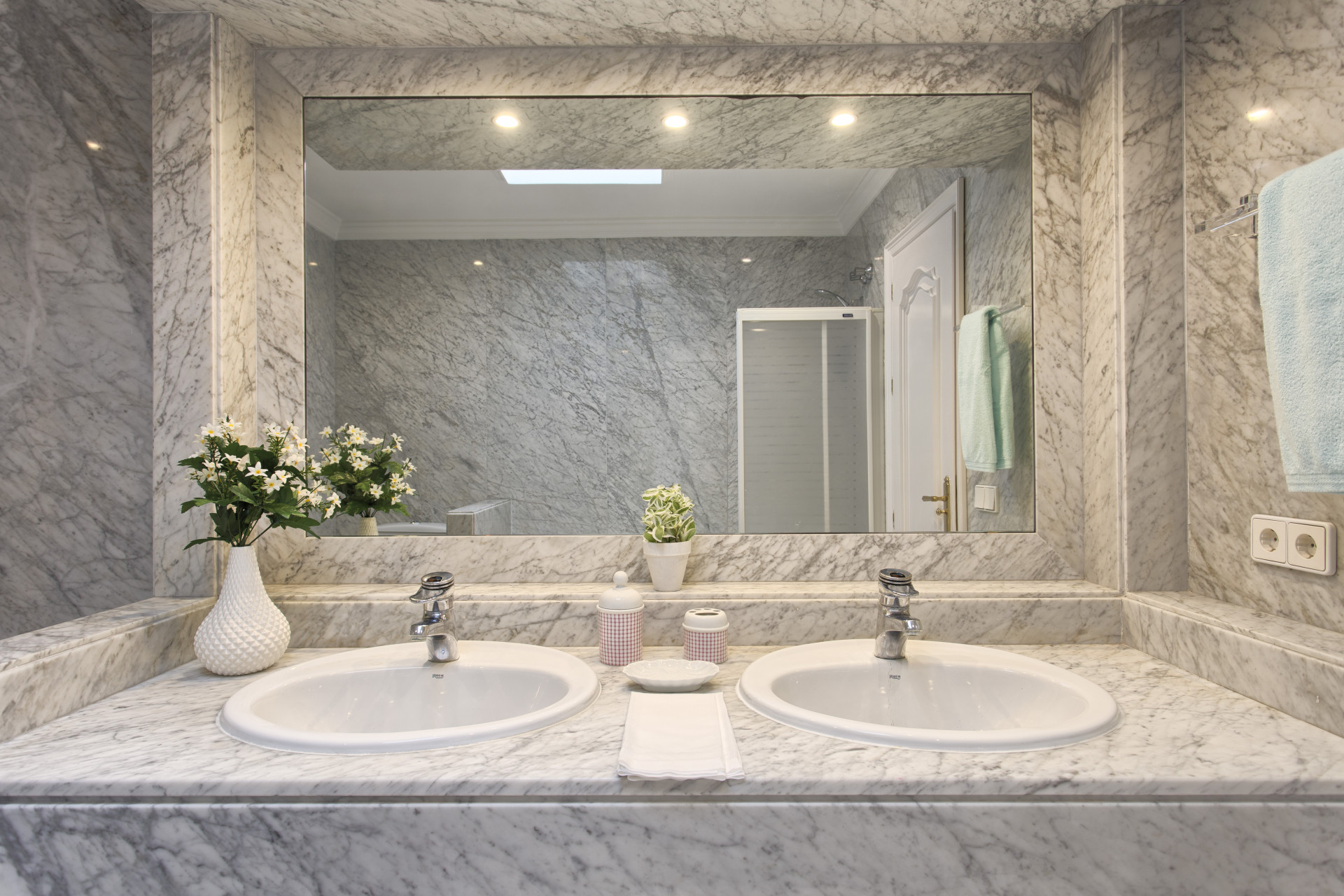 Classical-style beachside villa with open views in Guadalmina Baja in San Pedro de Alcantara