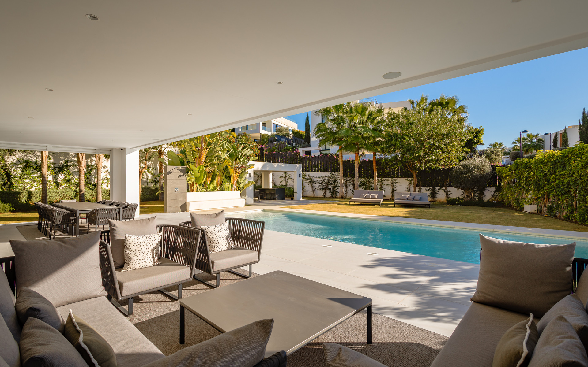 Luxe villa in een prestigieuze omheinde gemeenschap in de Golfvallei in Nueva Andalucia