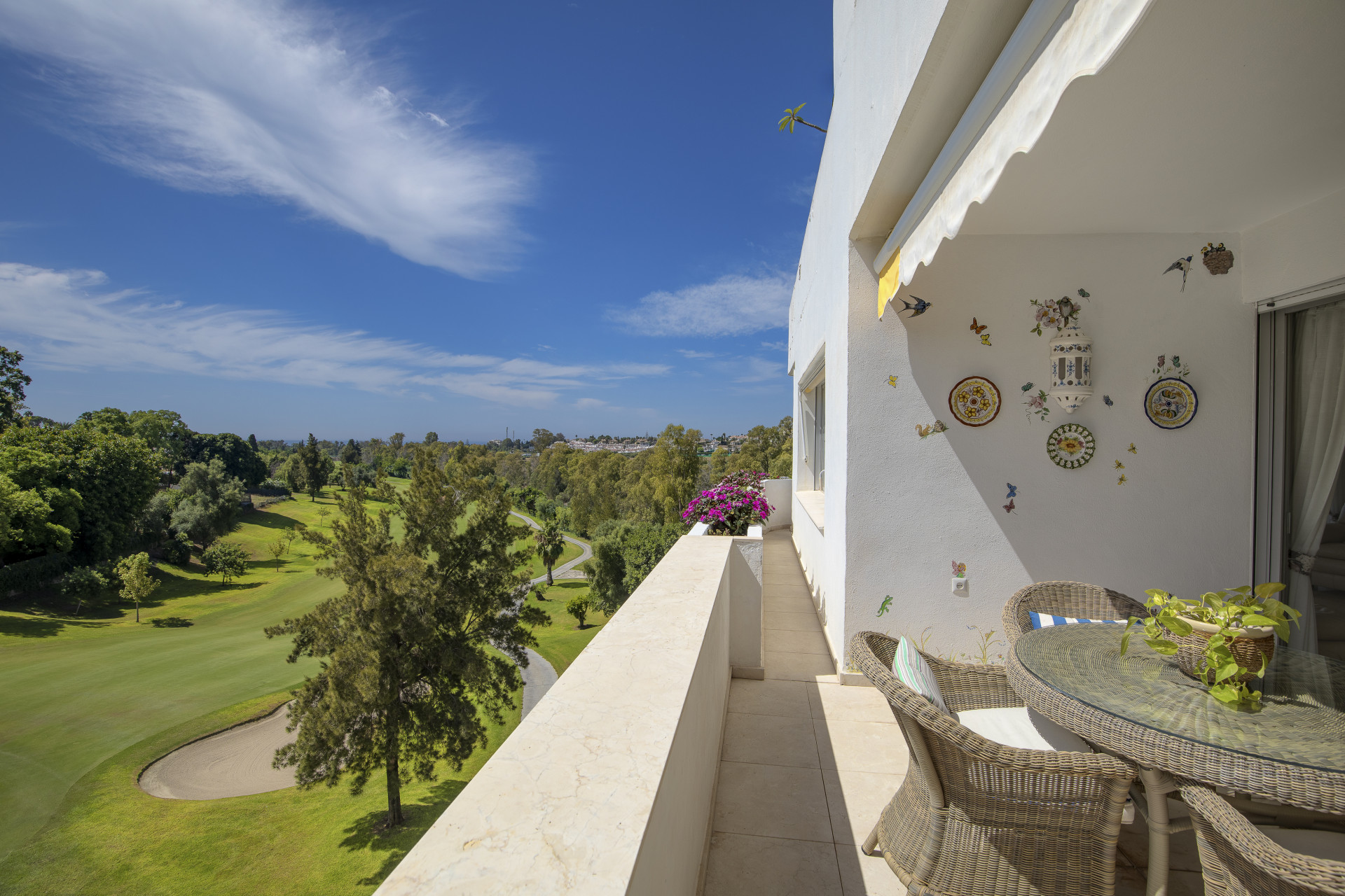Spacious 3 bedroom apartment with beautiful views. in San Pedro de Alcantara