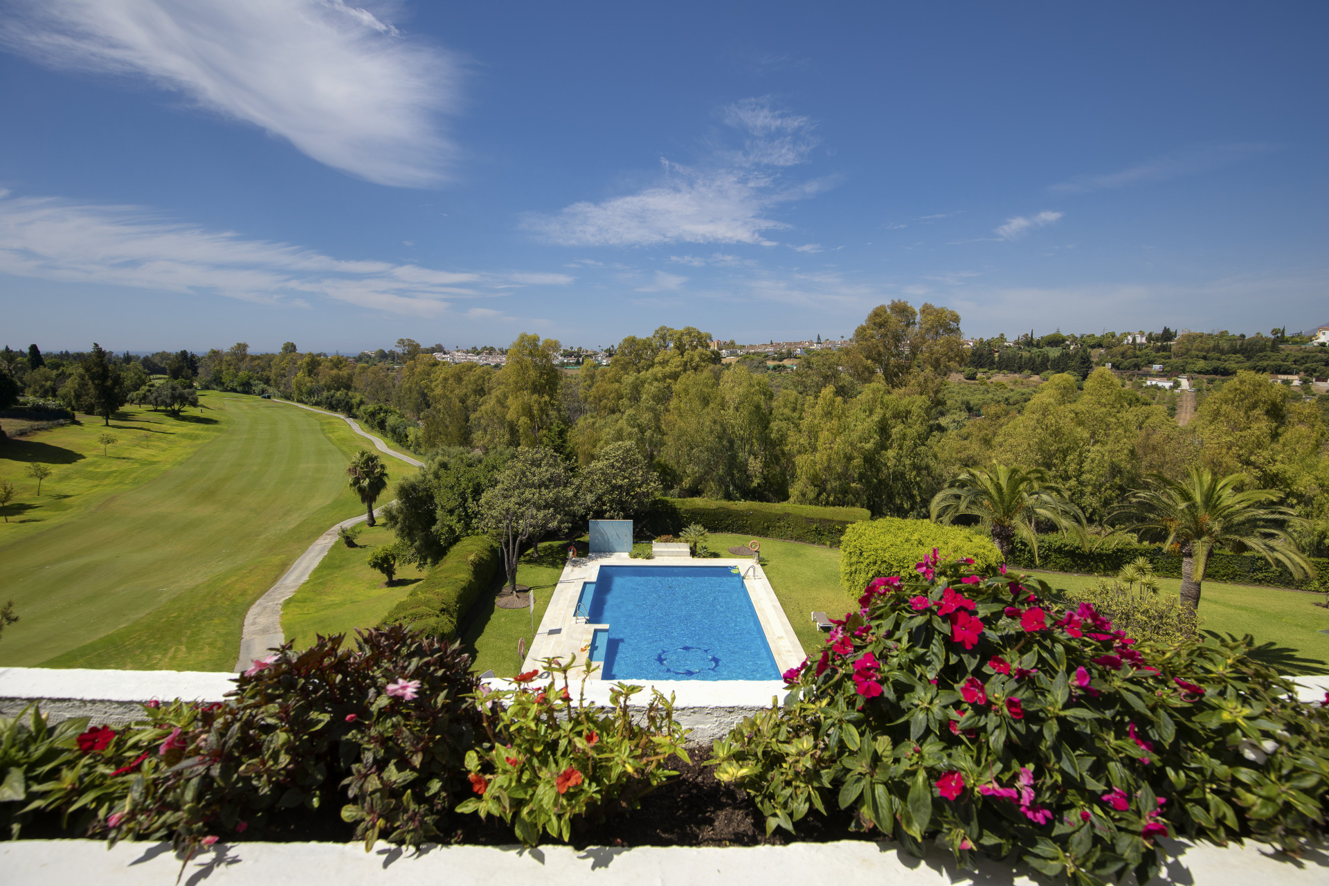 Spacious 3 bedroom apartment with beautiful views. in San Pedro de Alcantara
