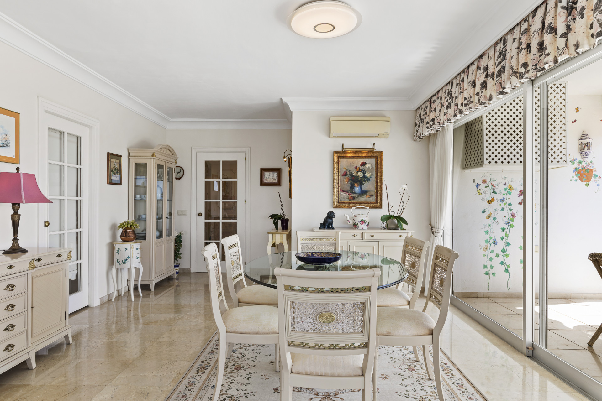 Spacious 3 bedroom apartment with beautiful views. in San Pedro de Alcantara