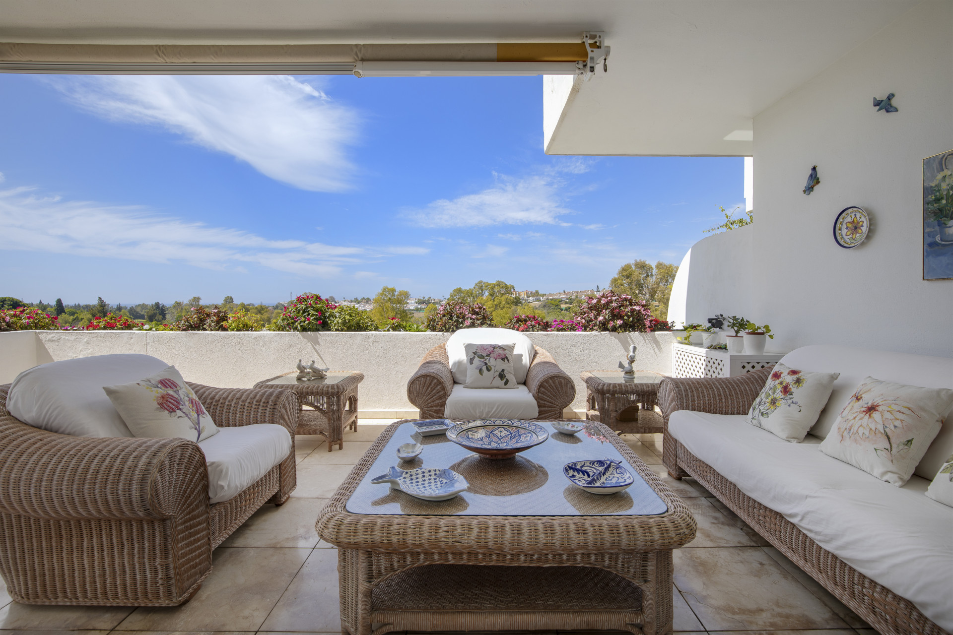 Spacious 3 bedroom apartment with beautiful views. in San Pedro de Alcantara