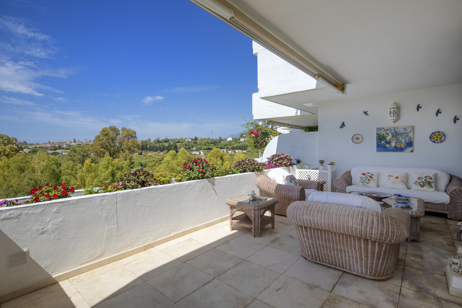 Spacious 3 bedroom apartment with beautiful views. in San Pedro de Alcantara