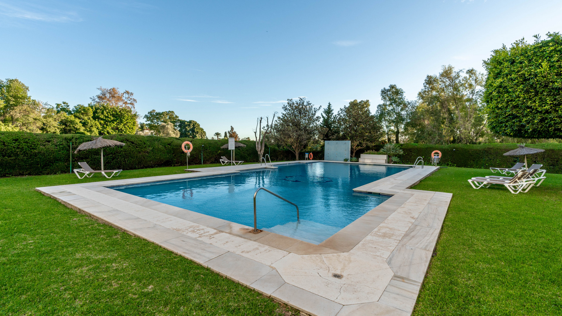 Spacious 3 bedroom apartment with beautiful views. in San Pedro de Alcantara