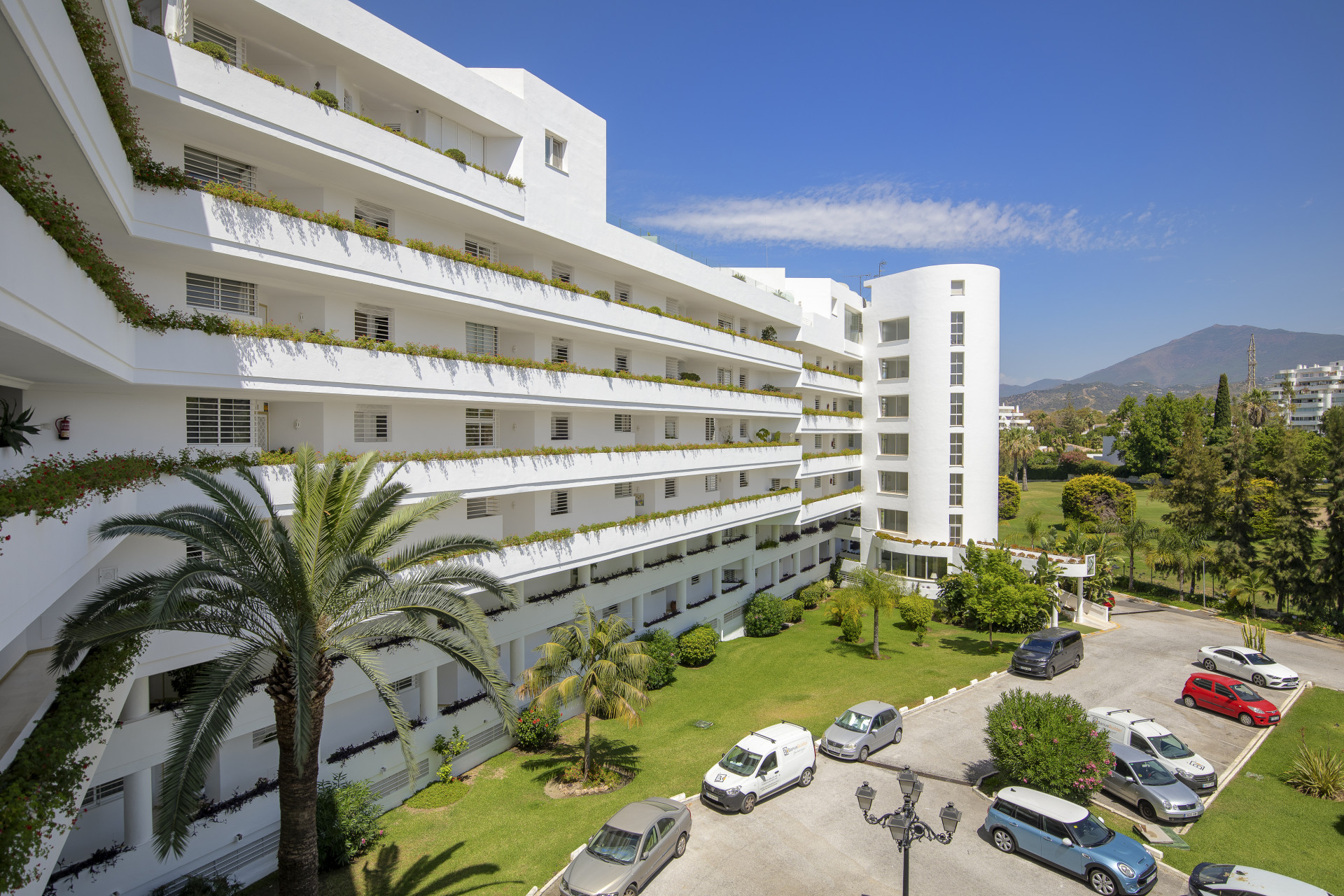 Spacious 3 bedroom apartment with beautiful views. in San Pedro de Alcantara