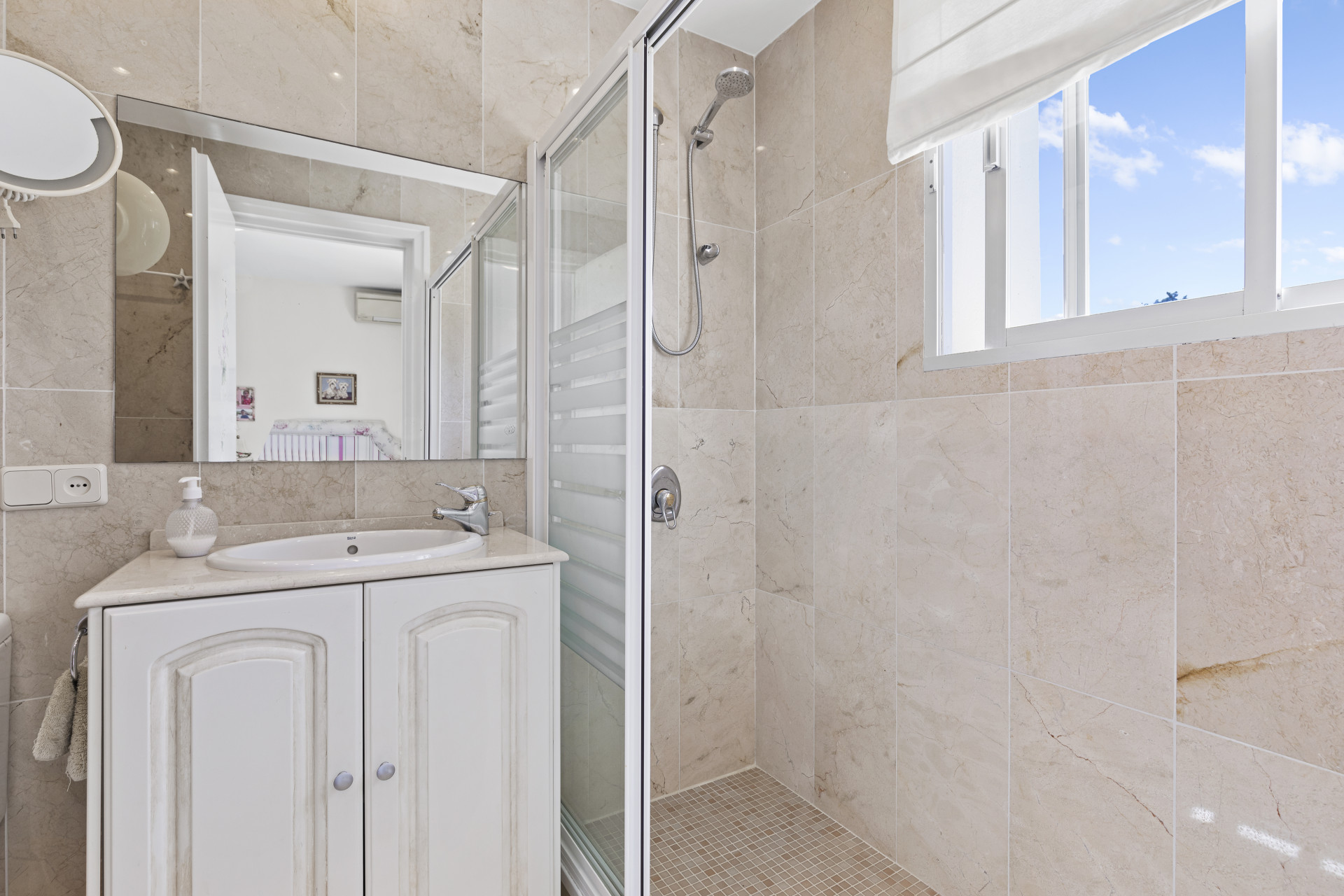 Spacious 3 bedroom apartment with beautiful views. in San Pedro de Alcantara