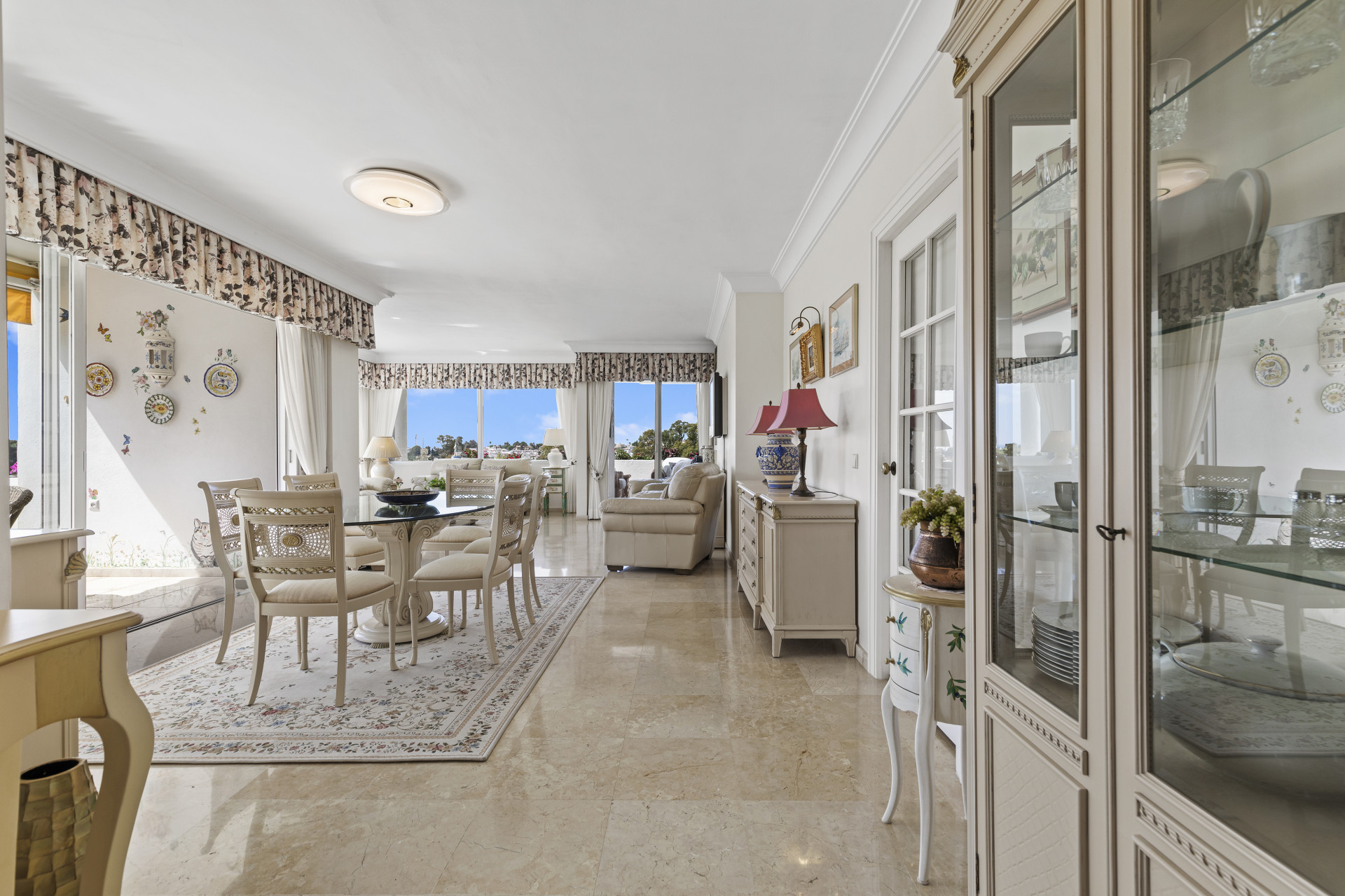 Spacious 3 bedroom apartment with beautiful views. in San Pedro de Alcantara