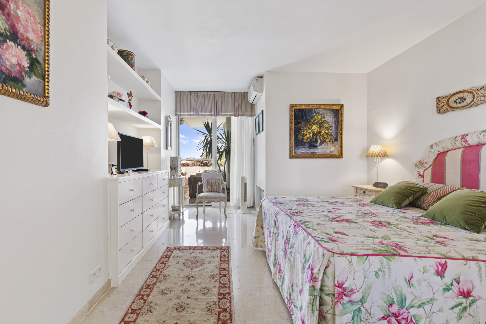 Spacious 3 bedroom apartment with beautiful views. in San Pedro de Alcantara