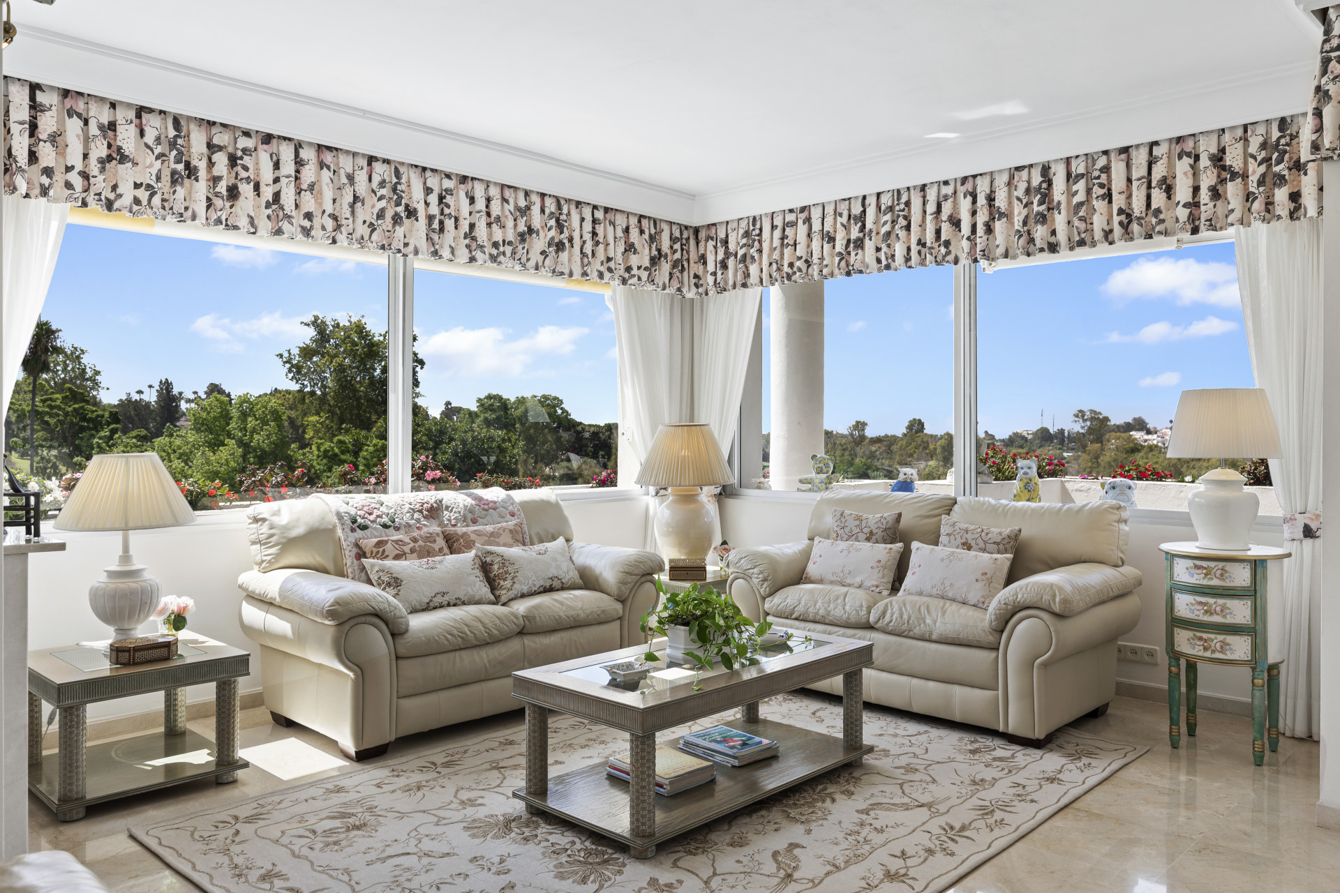 Spacious 3 bedroom apartment with beautiful views. in San Pedro de Alcantara