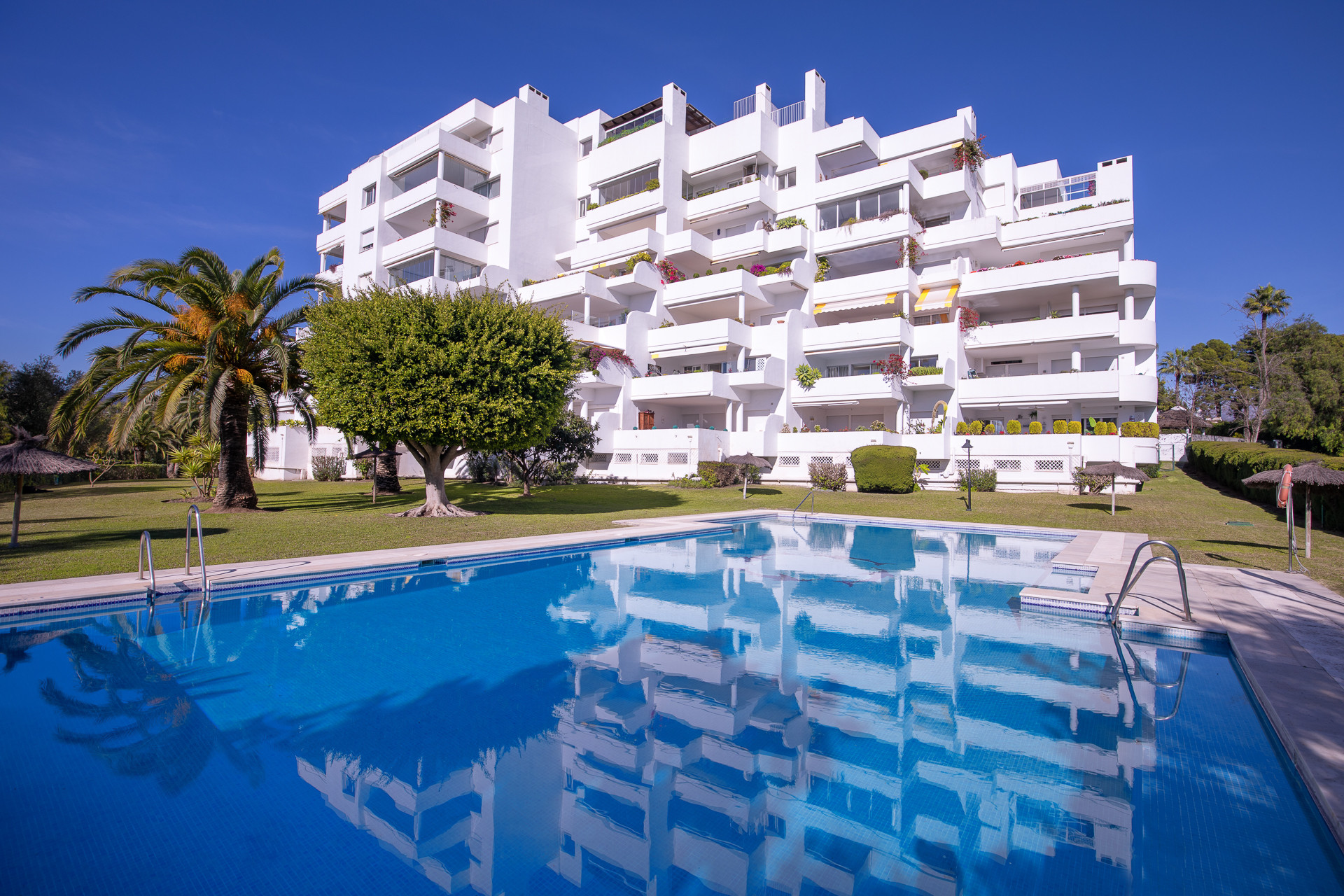 Spacious 3 bedroom apartment with beautiful views. in San Pedro de Alcantara
