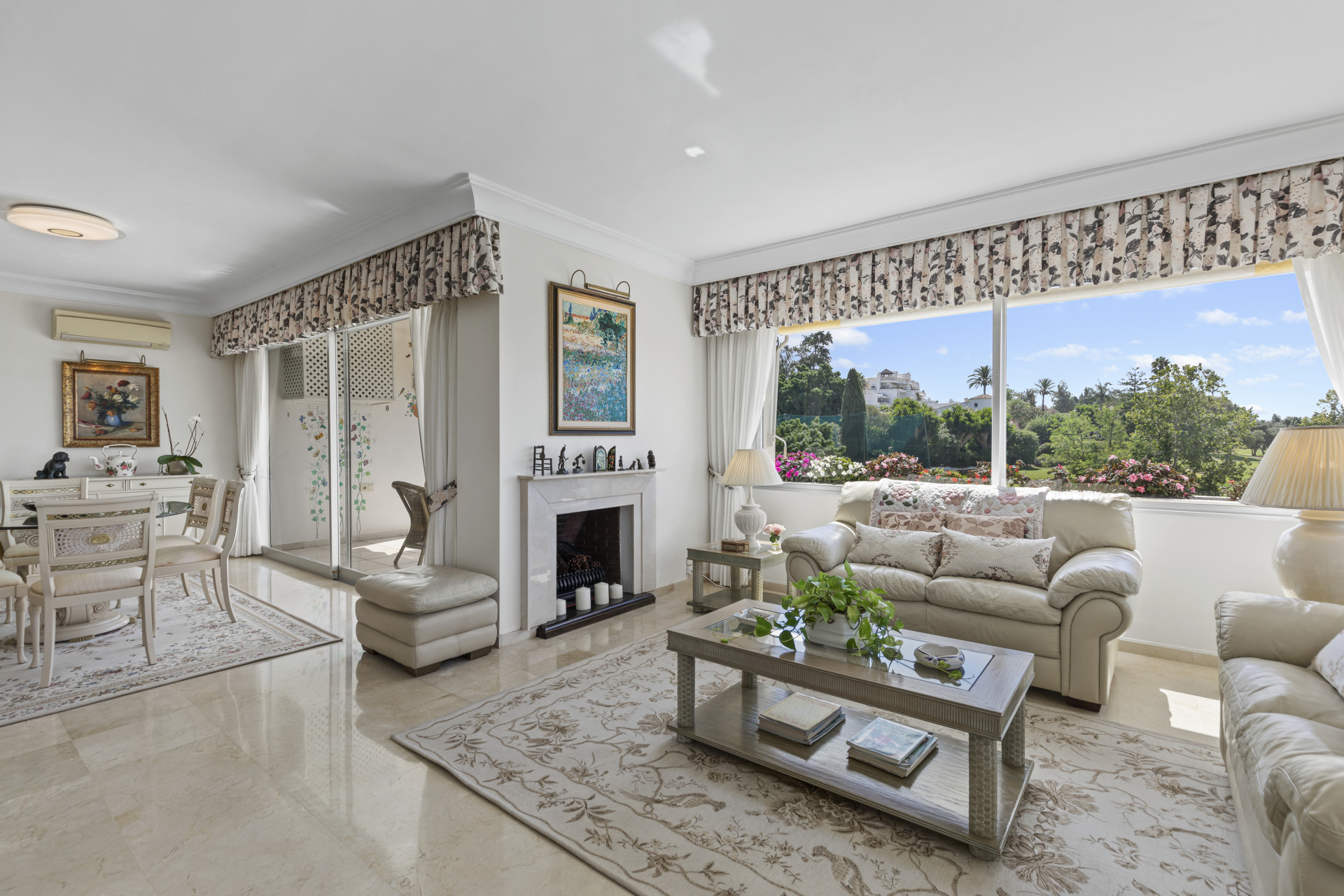 Spacious 3 bedroom apartment with beautiful views. in San Pedro de Alcantara