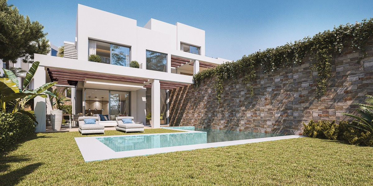 Semi Detached Villa for sale in <i>Cabopino, </i>Marbella Este