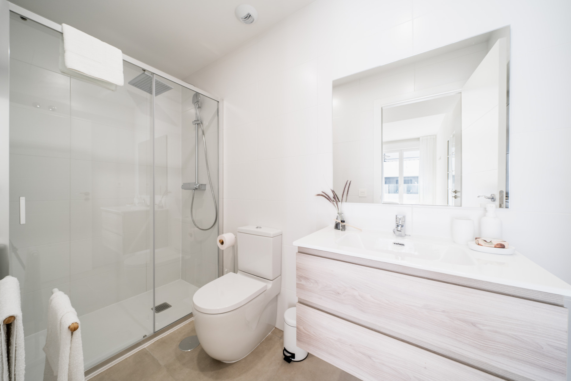 Brand-new 2-bedroom middle floor apartment in Aires de Guadaiza - La Campana