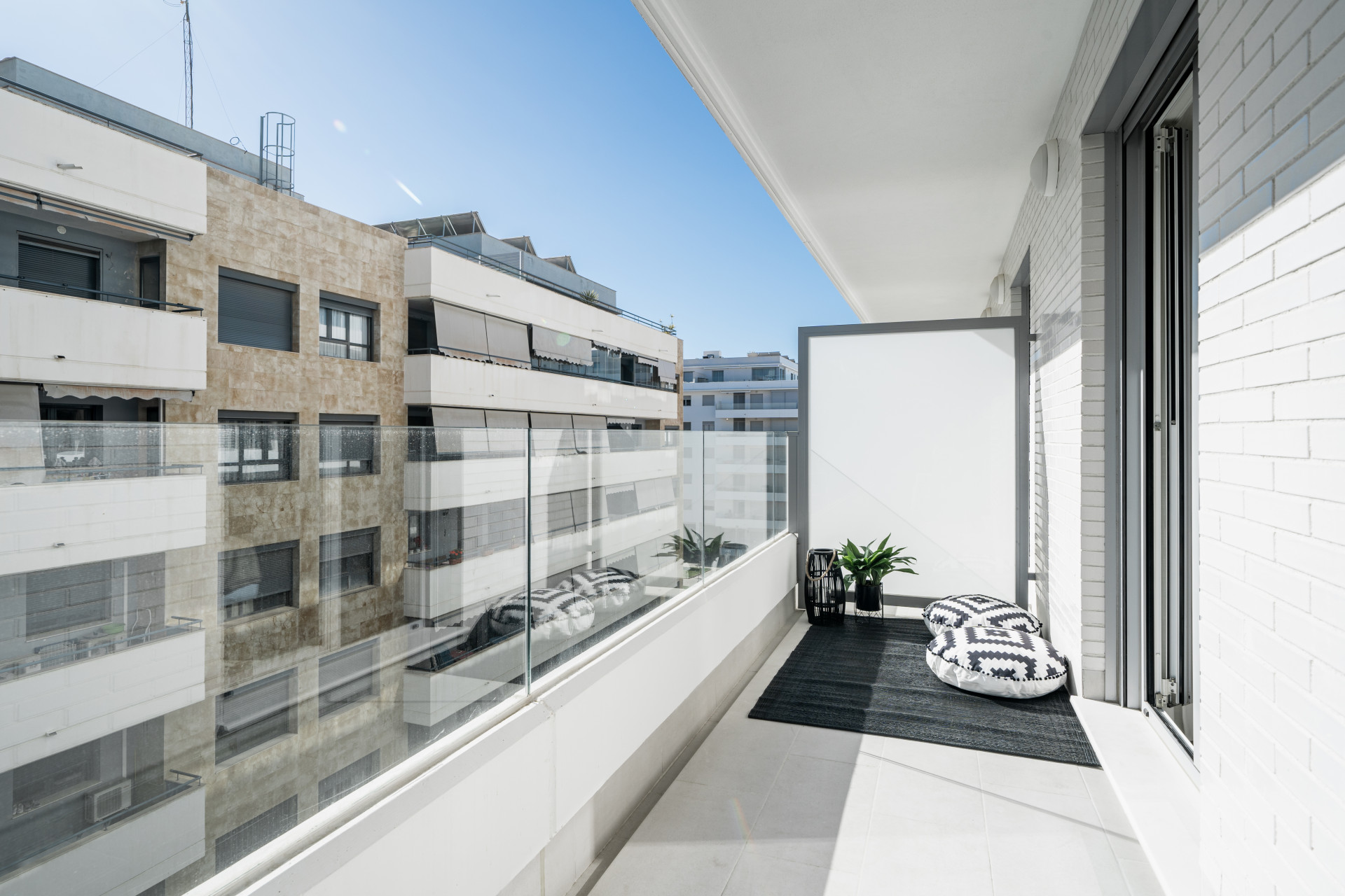 Brand-new 2-bedroom middle floor apartment in Aires de Guadaiza - La Campana