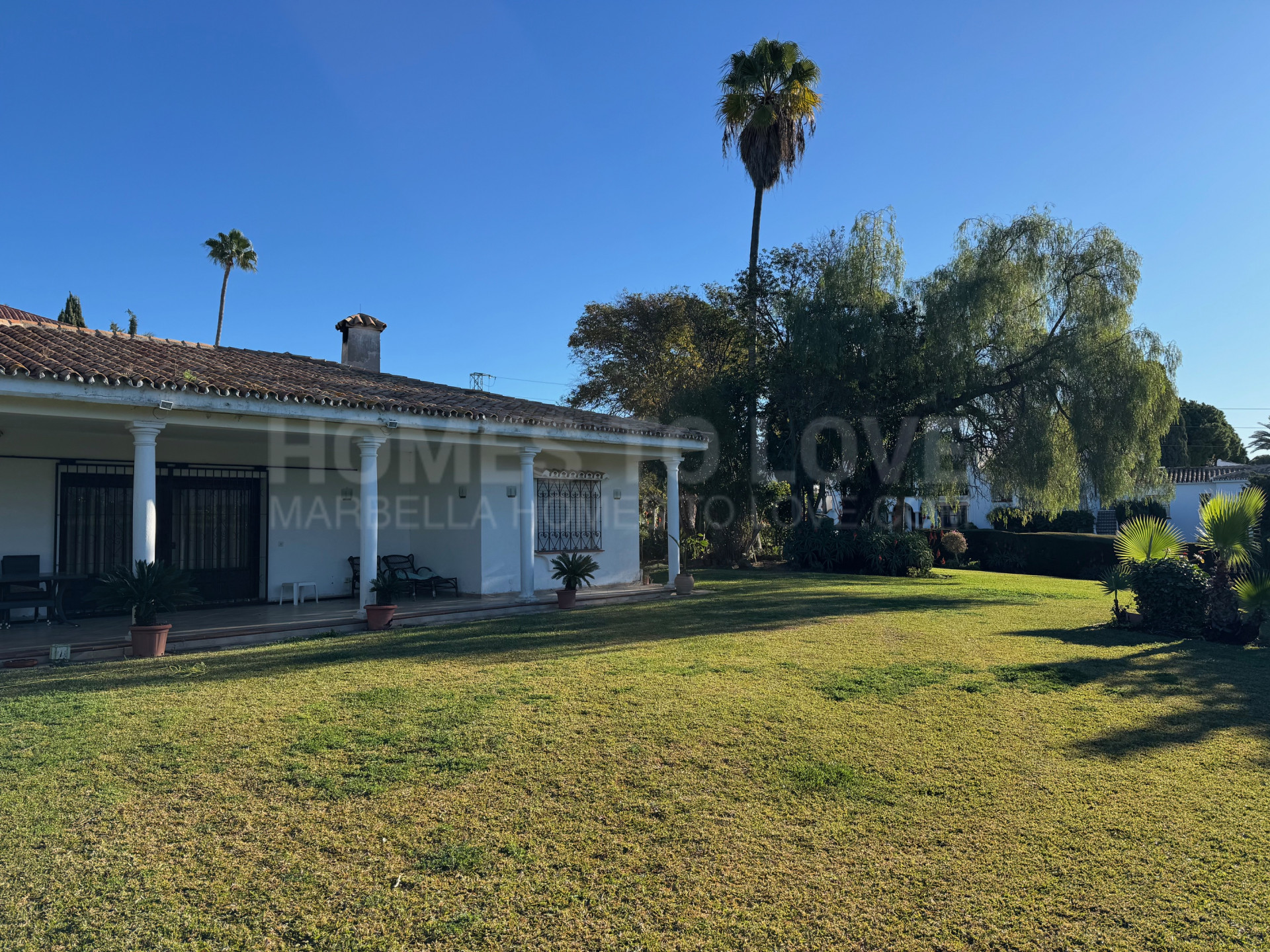 Villa de charme avec grand potentiel au Moyen Paradis – New Golden Mile