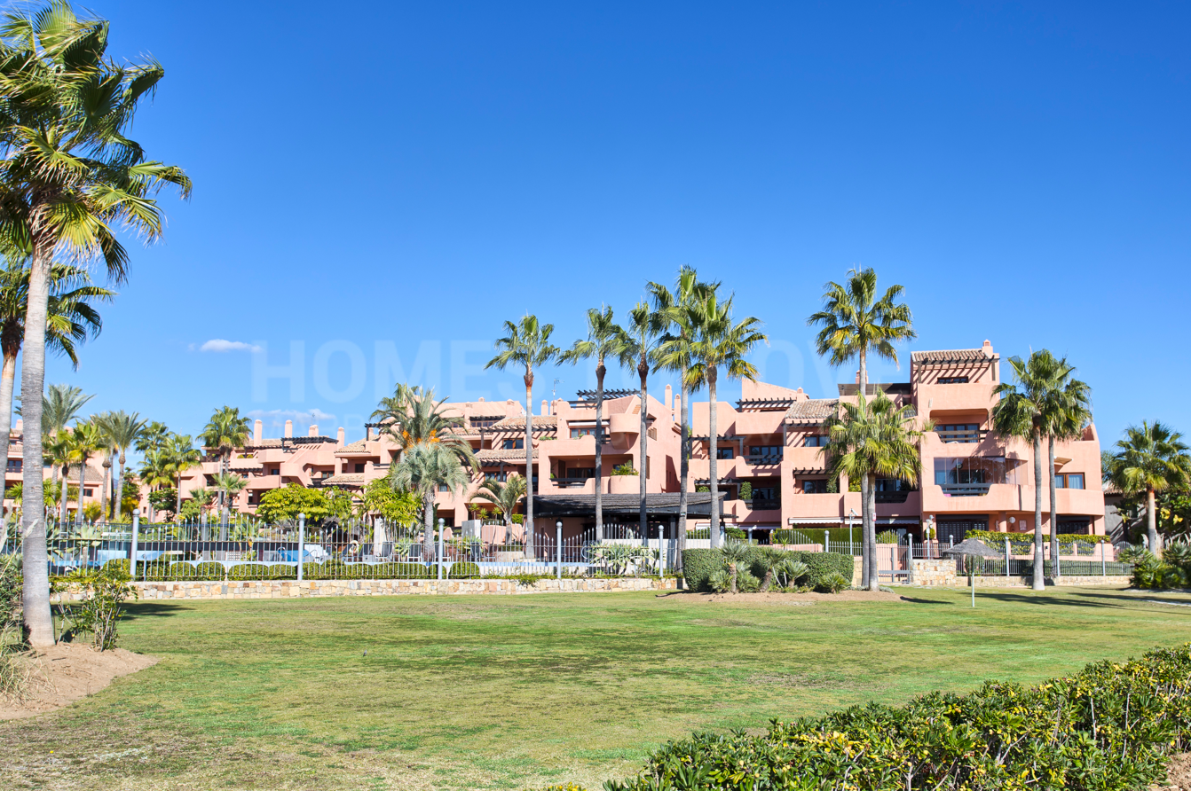 Appartement de 2 chambres à coucher en urbanisation exclusive Front the Sea – Mar Azul, New Golden Mile, Estepona