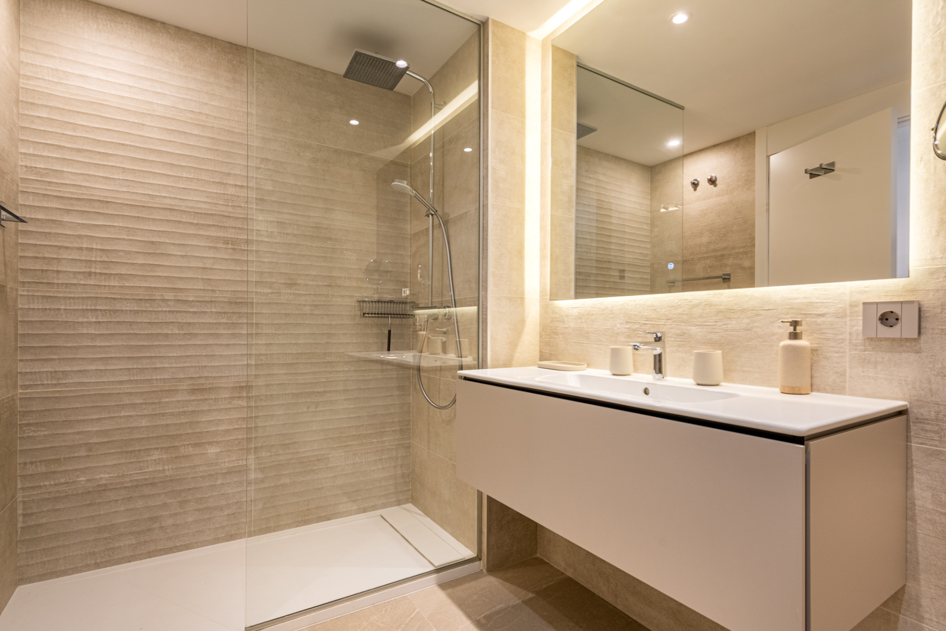 Brand-New 2-Bedroom Penthouse with Private Rooftop Pool in Soul Marbella
