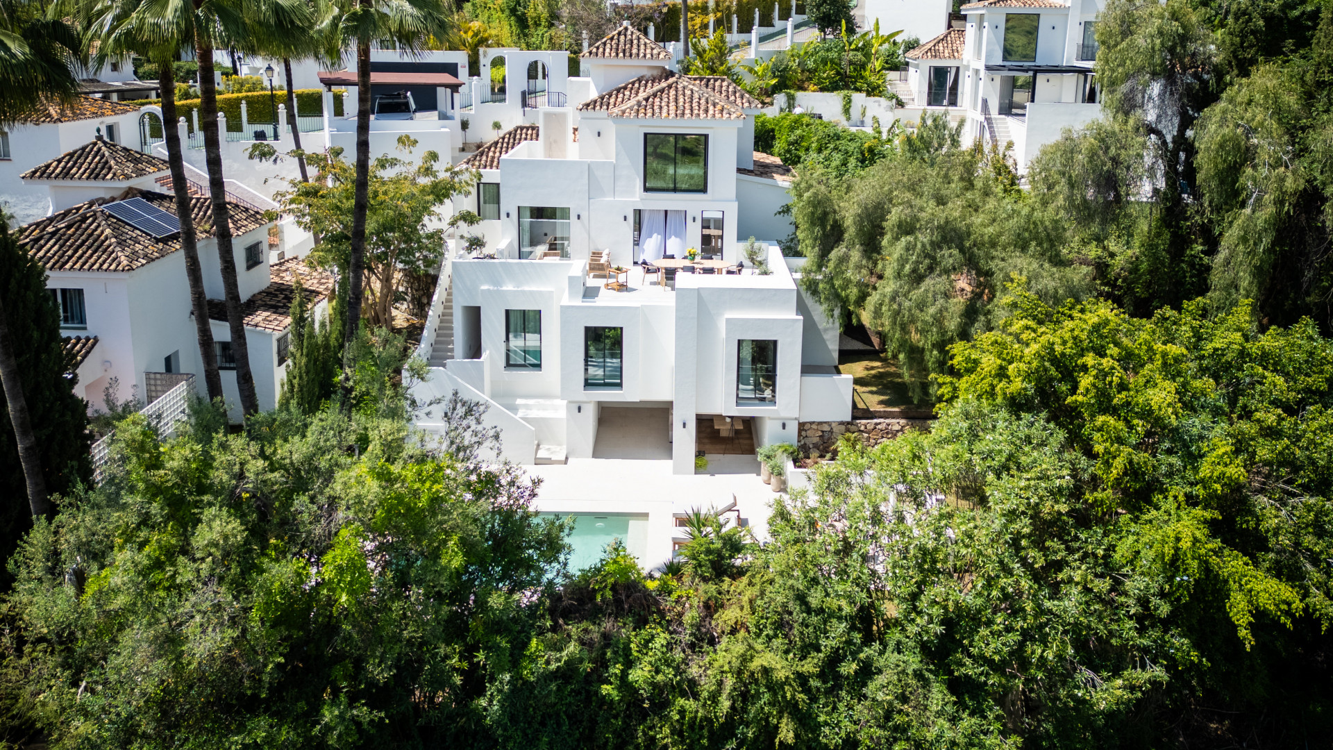 Villa for sale in Los Naranjos Hill Club, Nueva Andalucia