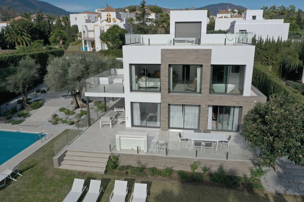 Villa for long term rent in Nueva Andalucia, Marbella