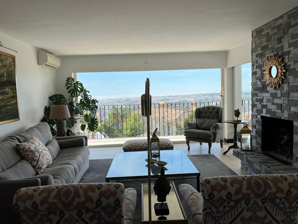 4 bedroom house situated in prime Nueva Andalucia location - 1