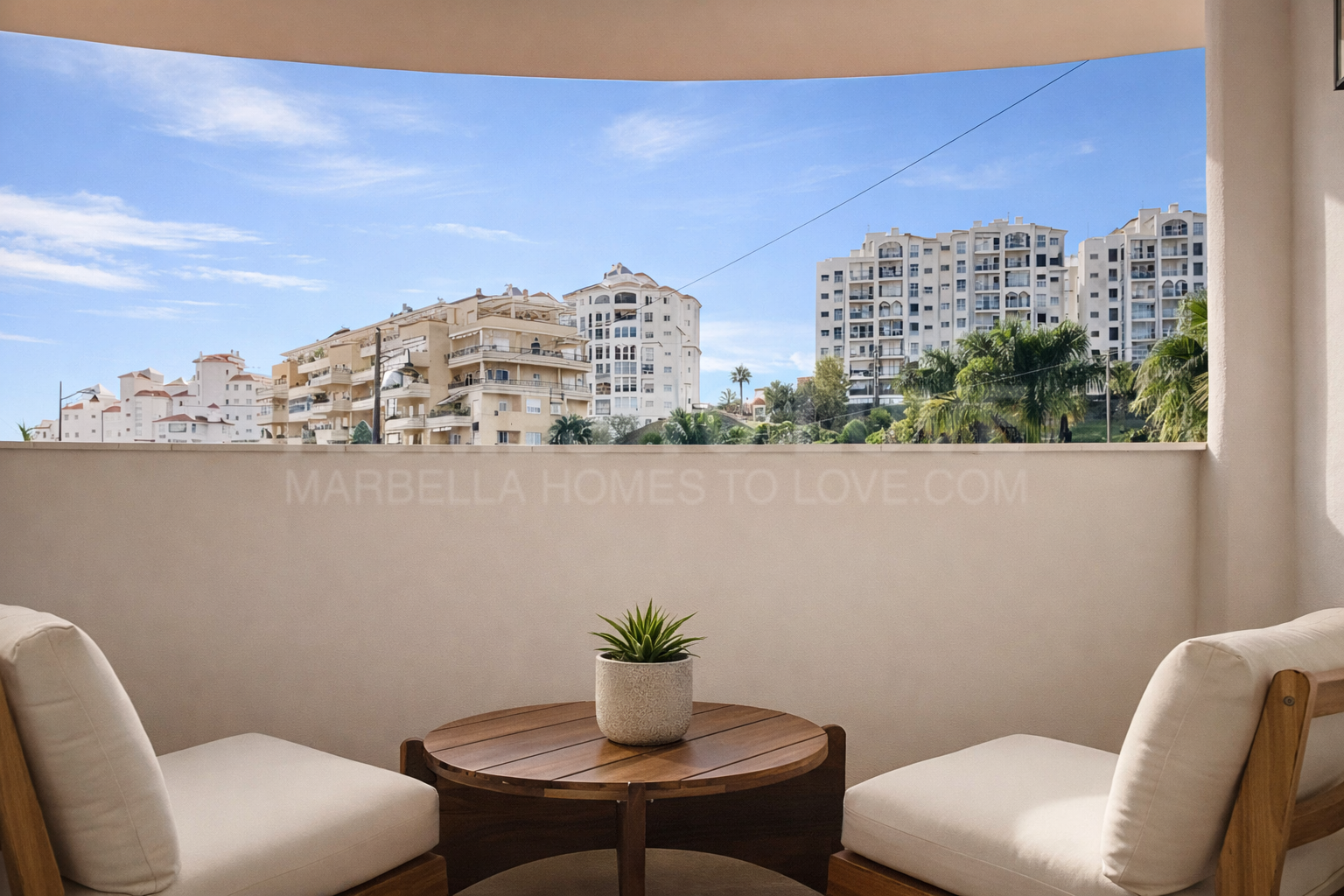 Apartamento de 3 dormitorios totalmente reformado y amueblado - Puerto de Estepona