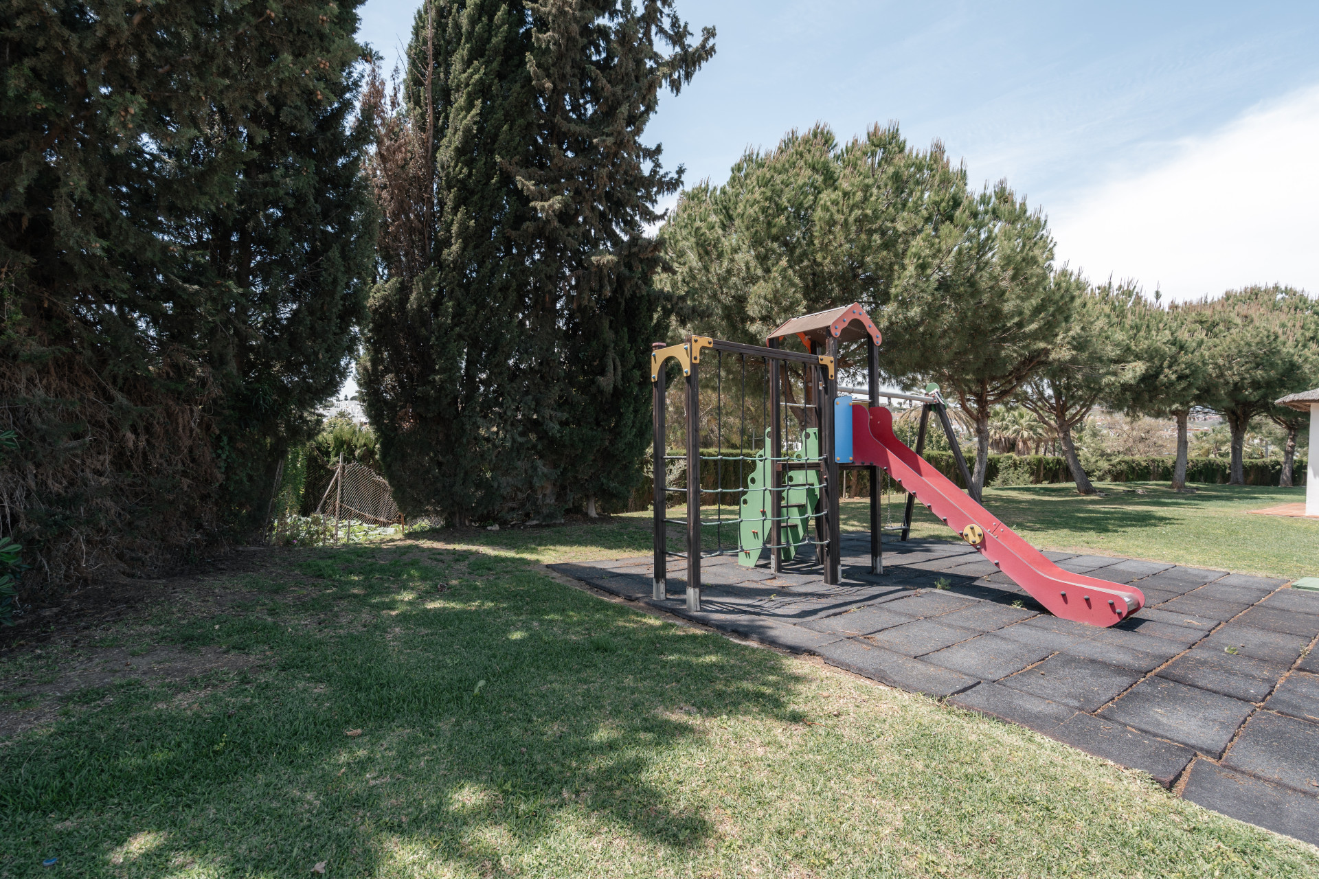 Spacious townhouse with villa feel in Señorío de Cortés · Photo 56