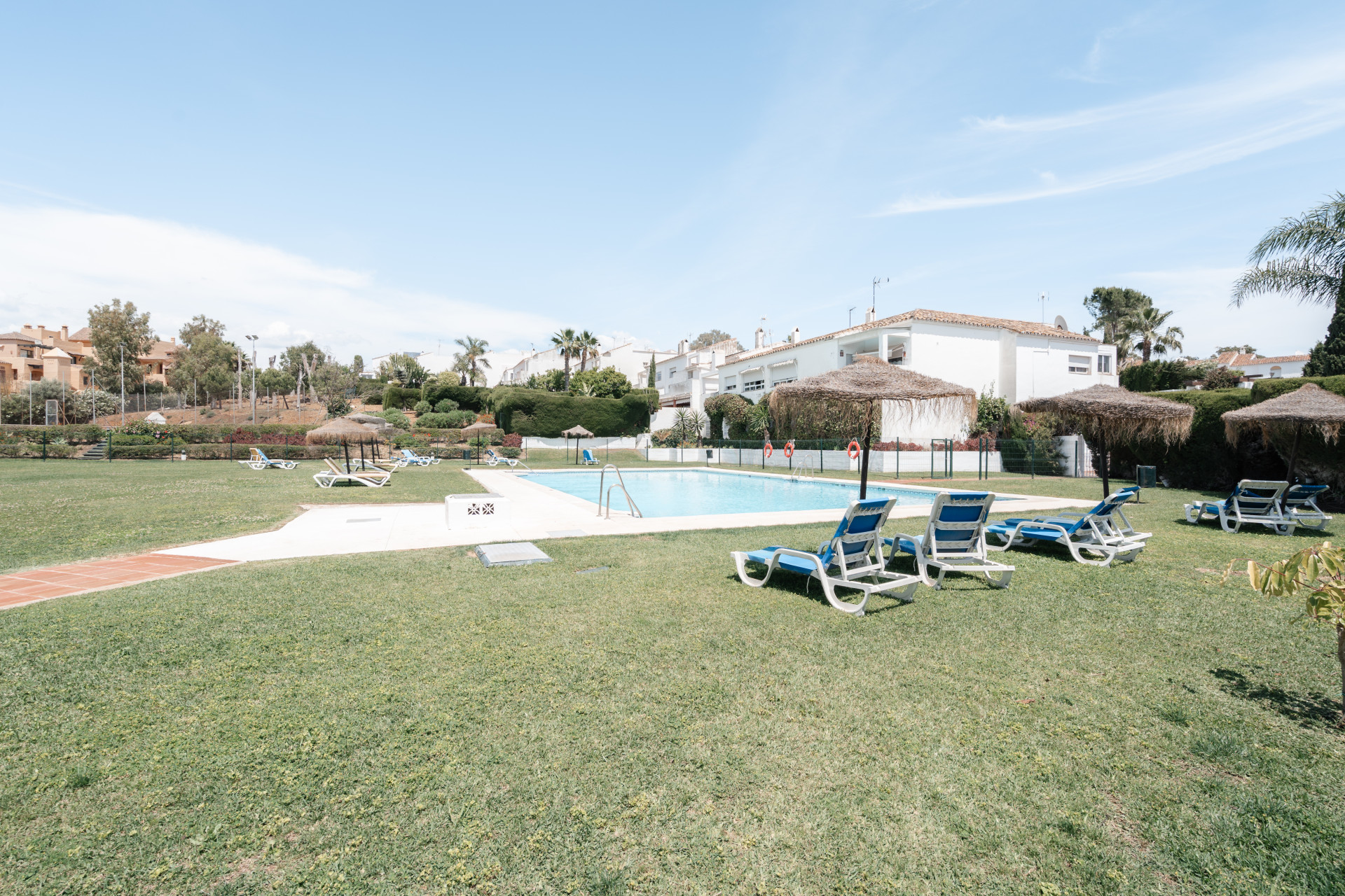 Spacious townhouse with villa feel in Señorío de Cortés · Photo 51