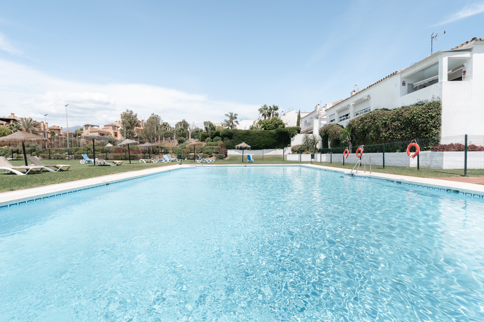 Spacious townhouse with villa feel in Señorío de Cortés · Photo 47