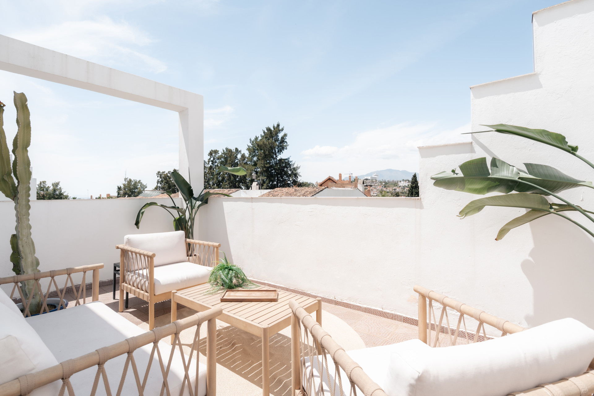 Spacious townhouse with villa feel in Señorío de Cortés · Photo 35