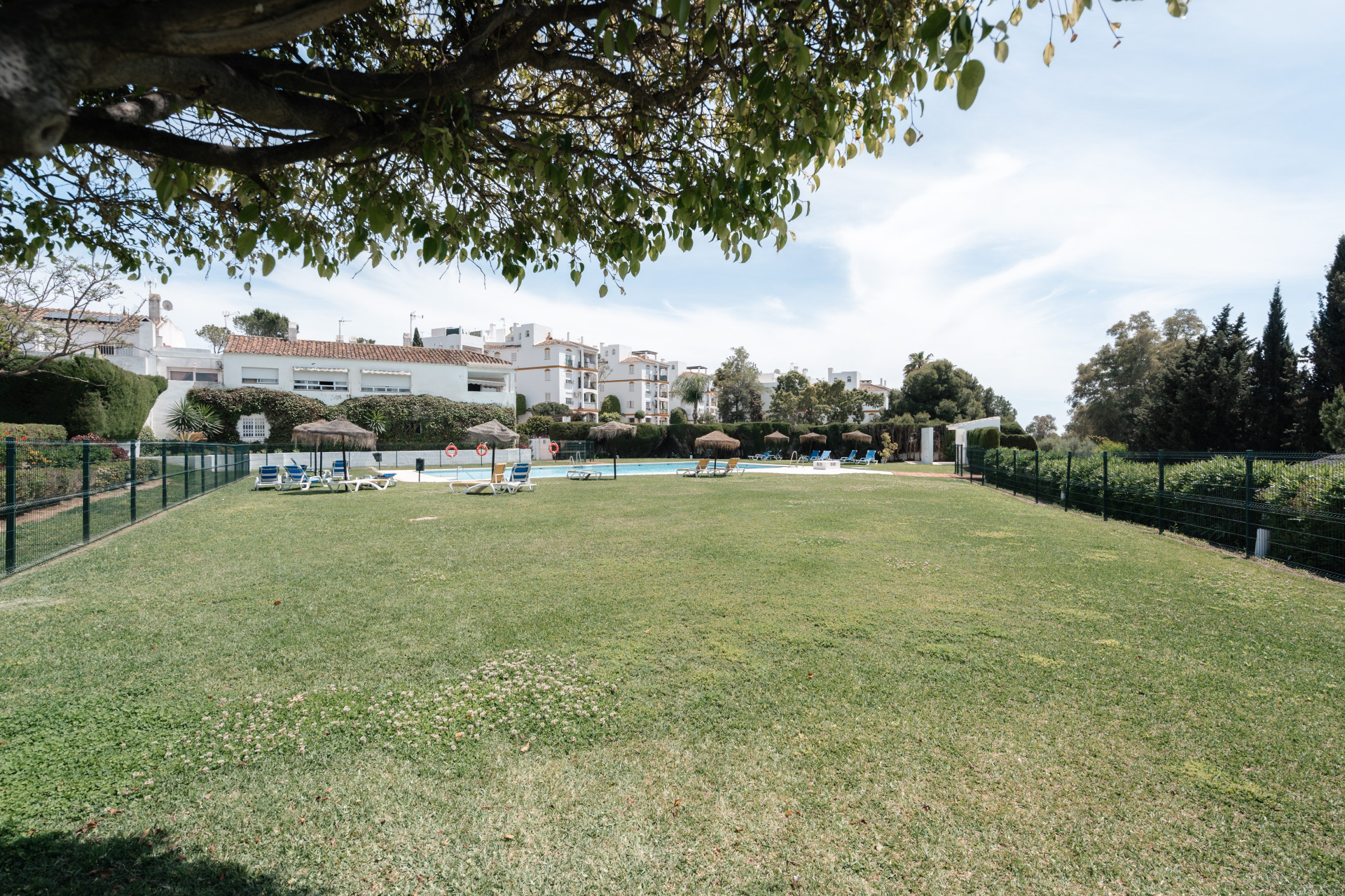 Spacious townhouse with villa feel in Señorío de Cortés · Photo 52