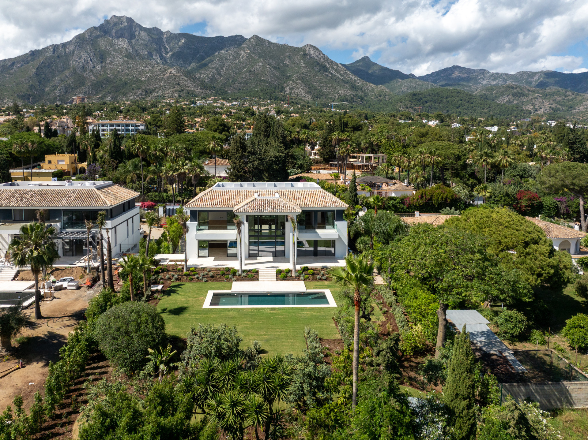 Contemporary Luxury Villa in Rocío de Nagüeles