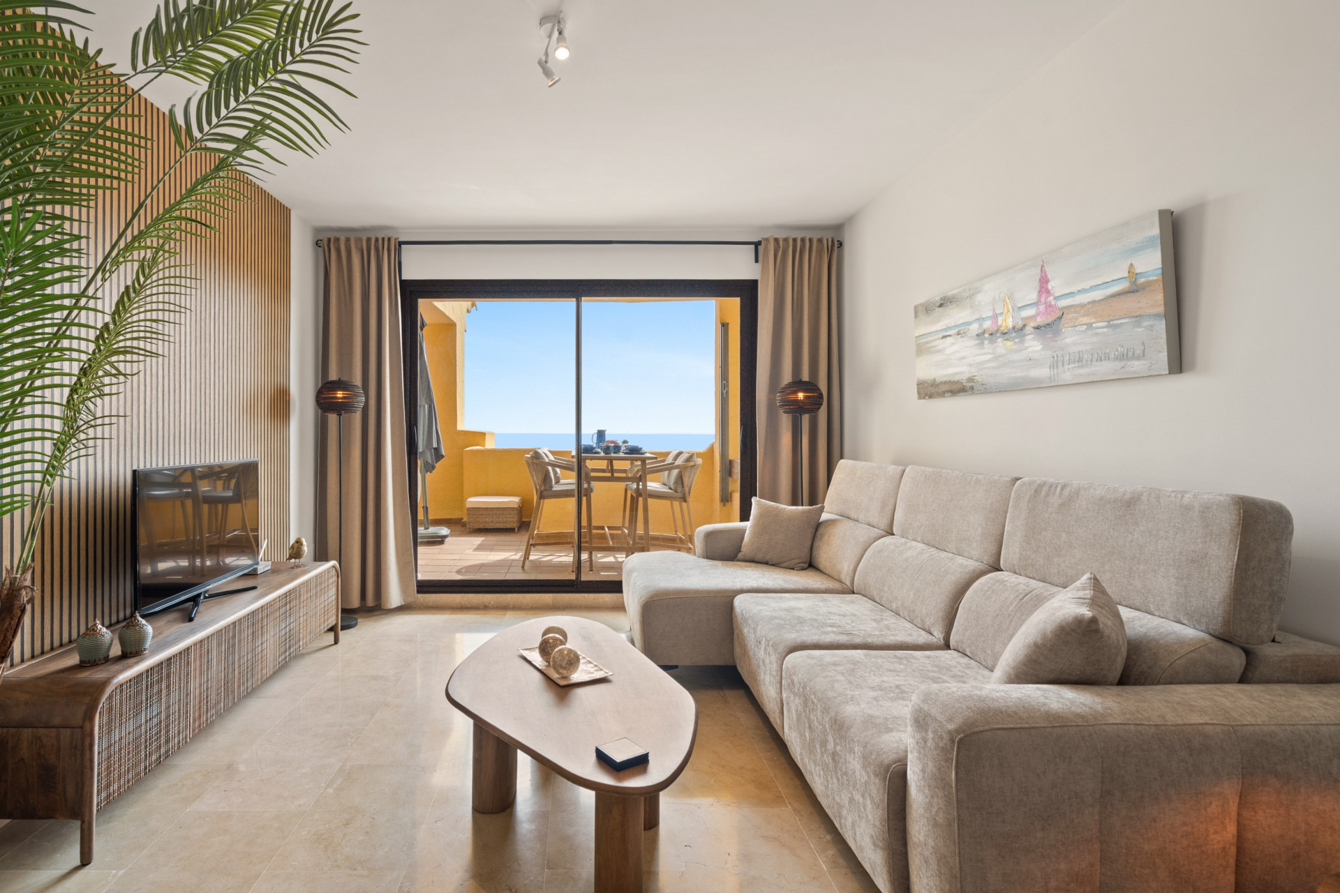 Moderno Apartamento de Dos Dormitorios con Vistas Panorámicas al Mar en Duquesa Village, Manilva