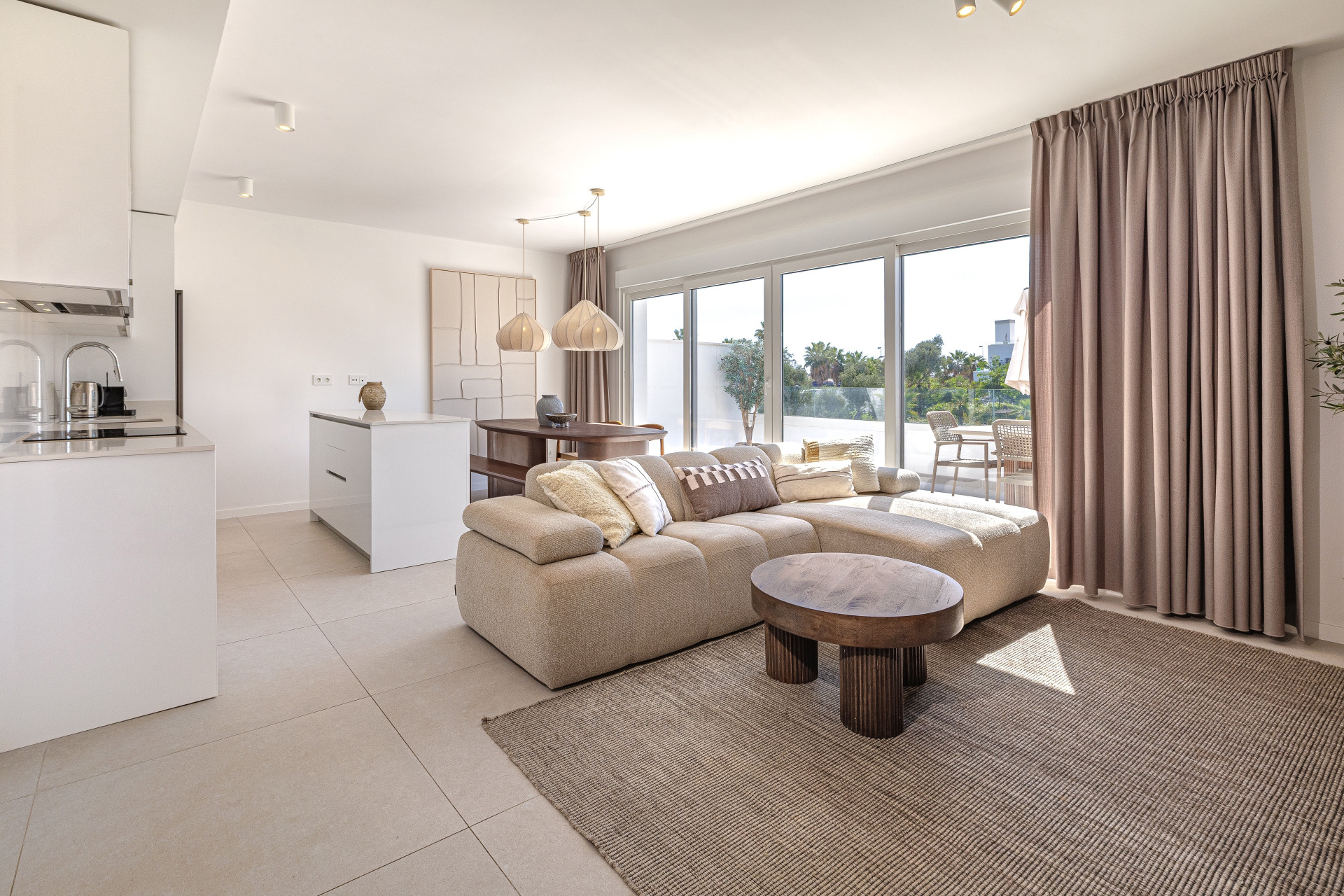 Contemporary Apartment in Acqua Gardens, Cancelada
