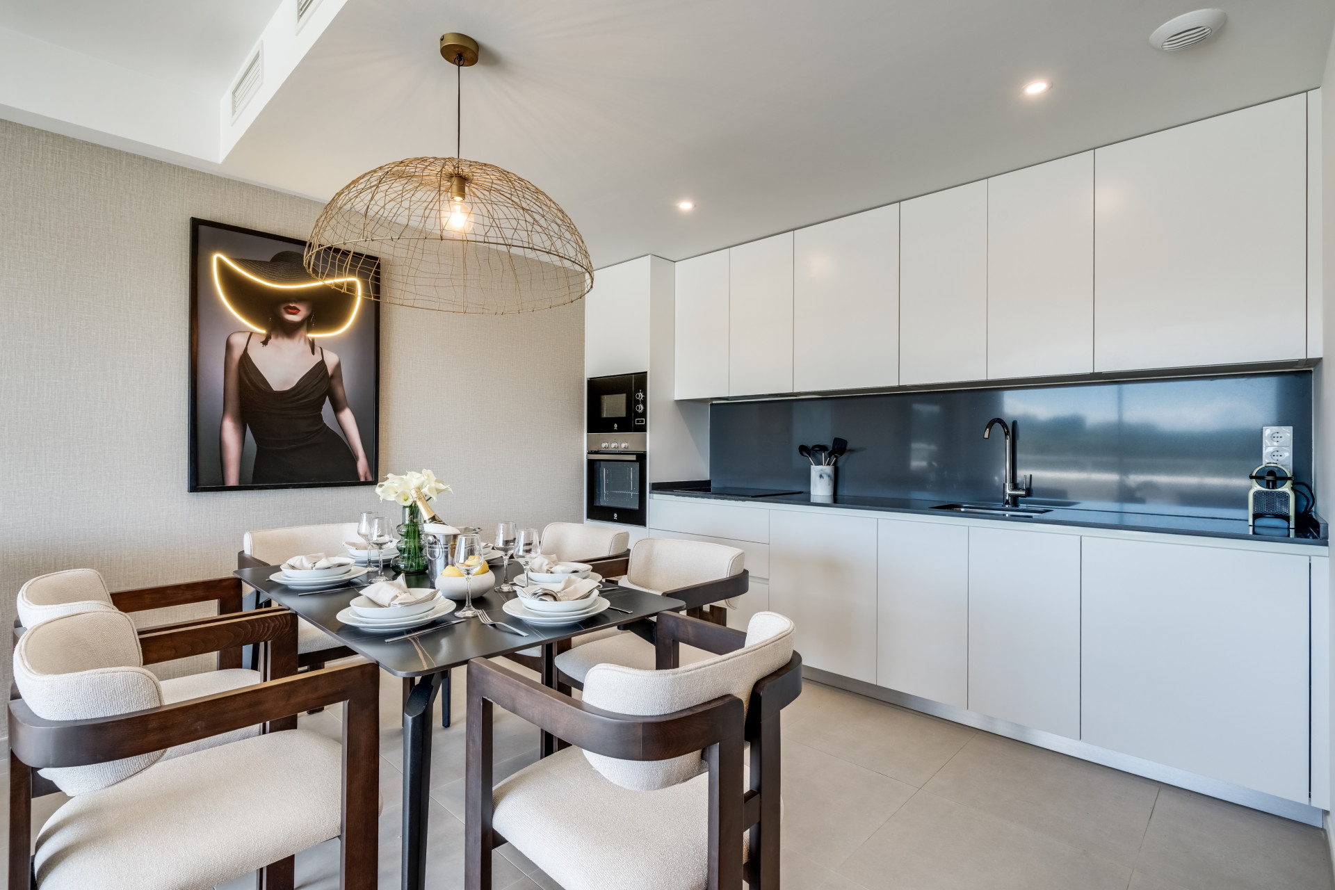 Contemporary 2-Bedroom Apartment in Oceana Gardens, Cancelada