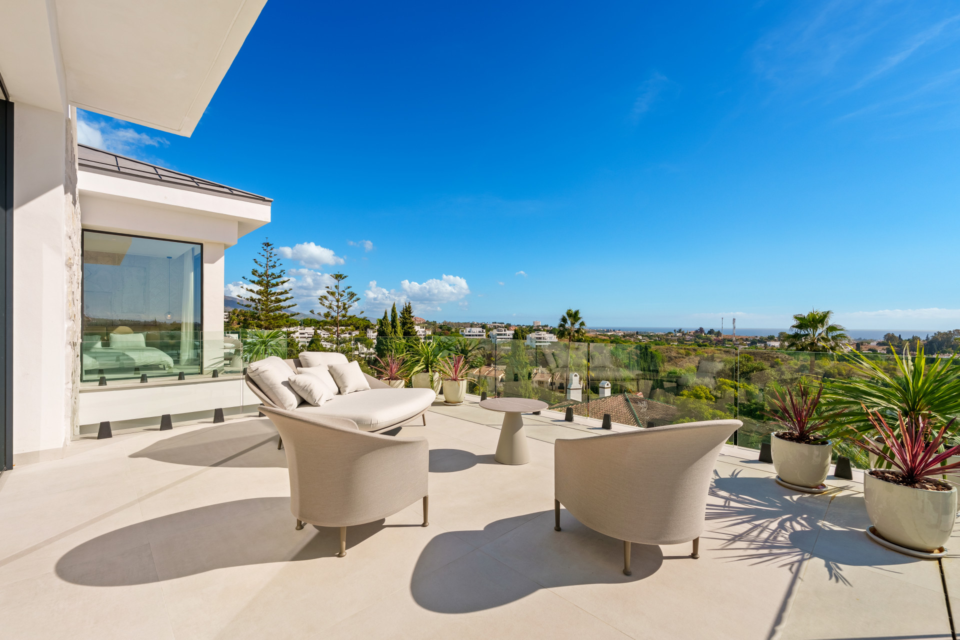 magnificent contemporary residence in La Quinta.