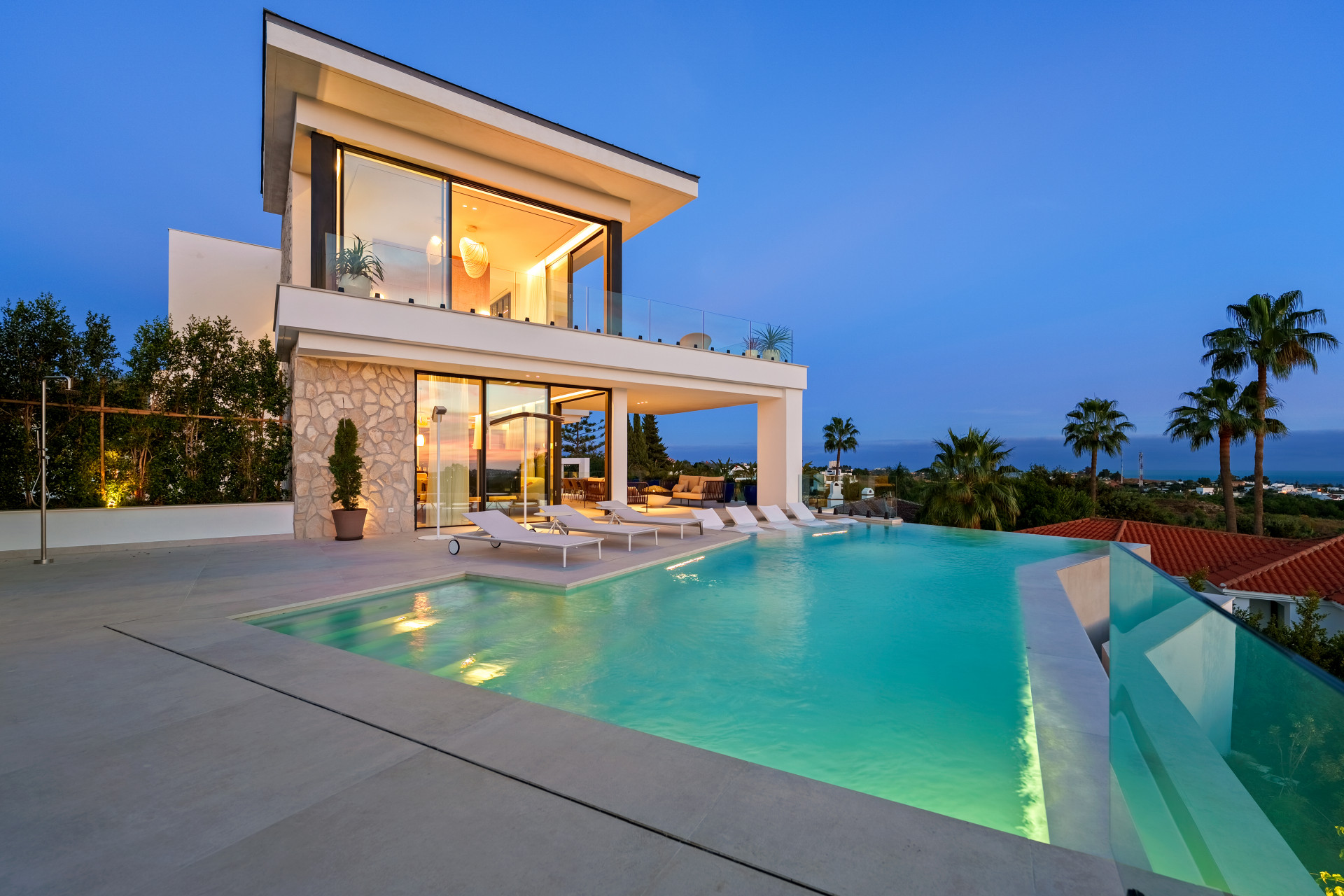 magnificent contemporary residence in La Quinta.