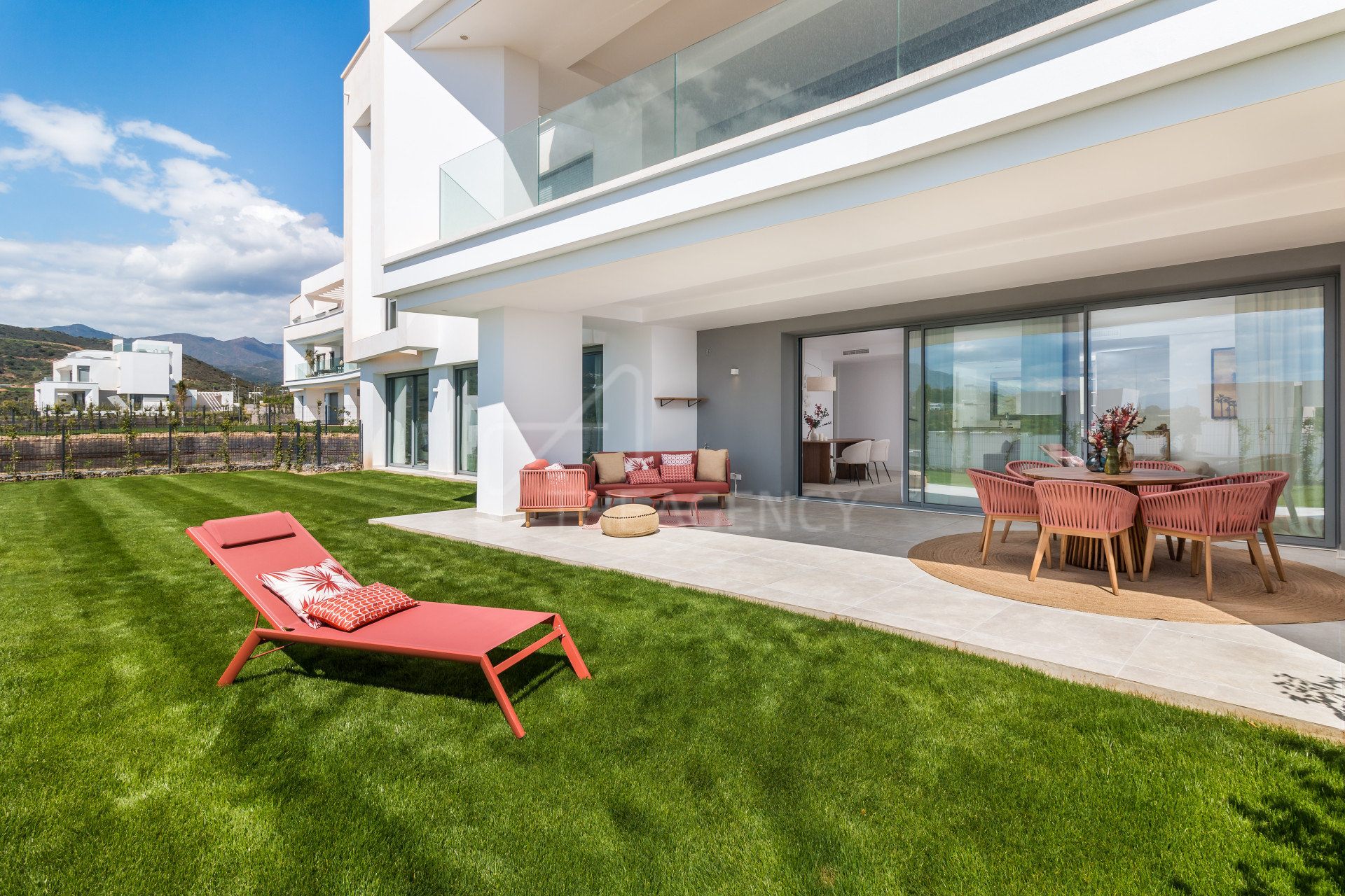 Modern Golf & Sea View Apartment - Las Chapas, Marbella East