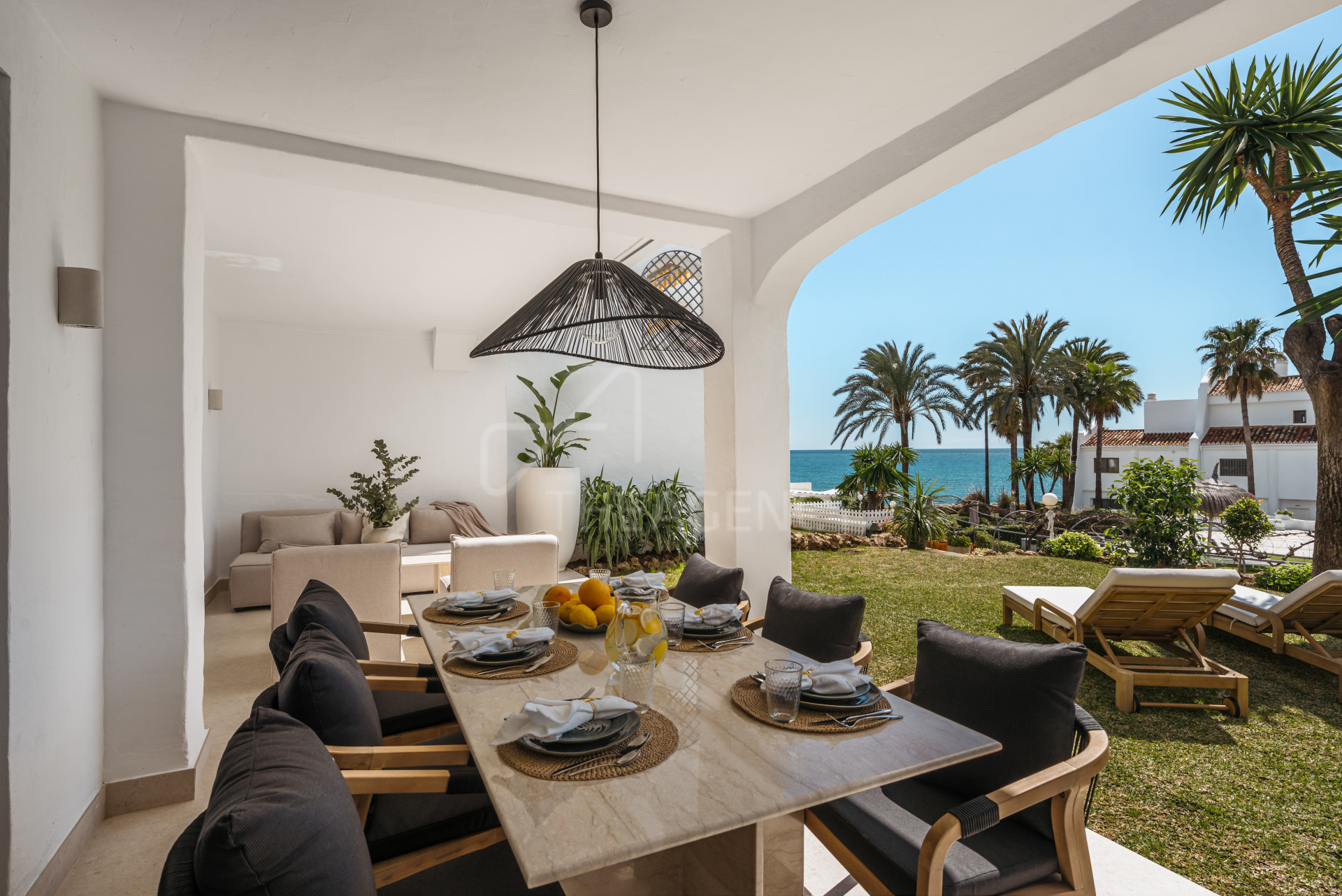 Renovated Frontline Beach Apartment with Sea Views – Marbella Golden Mile