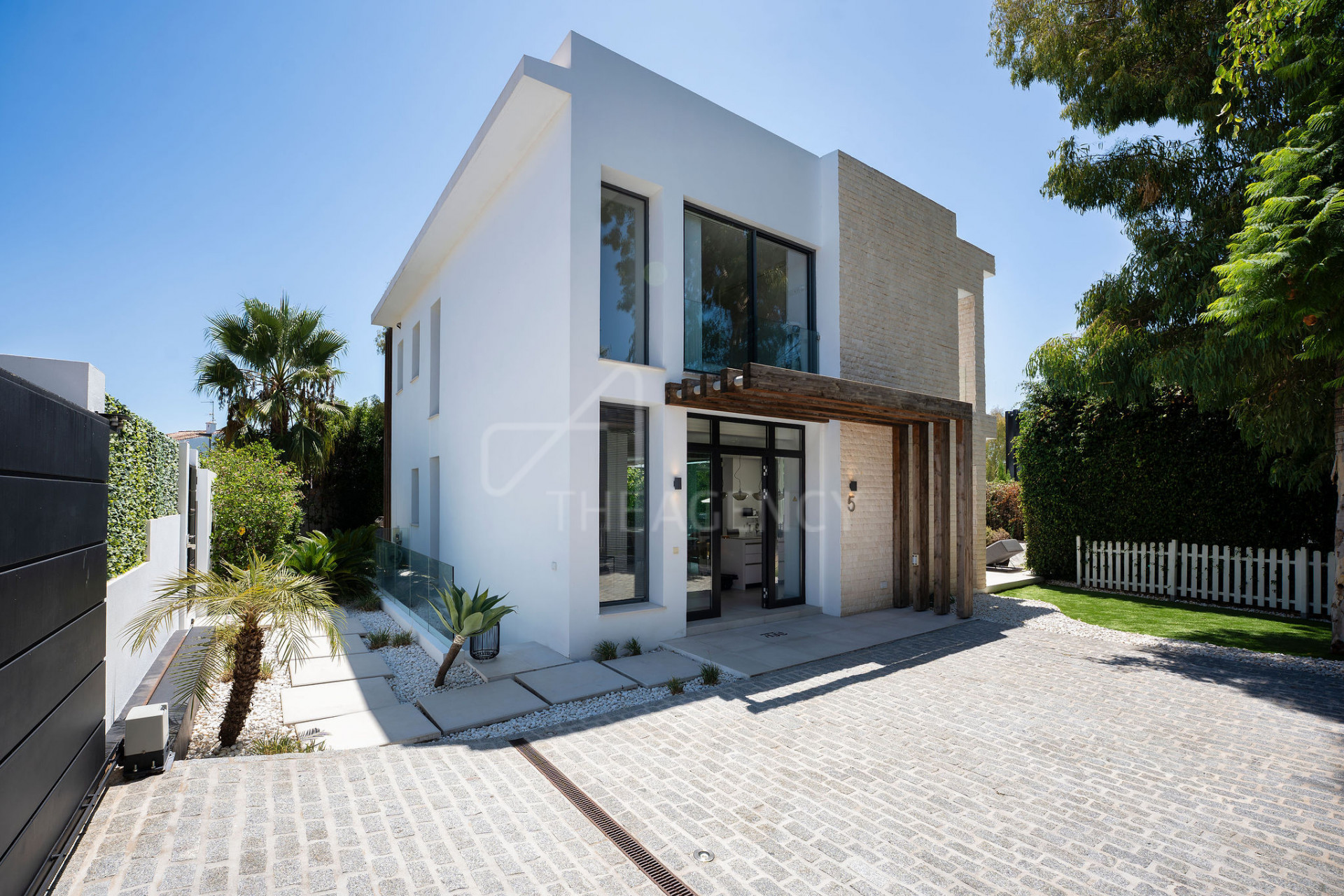 Bright Modern Villa with Private Garden near Golf - Nueva Atalaya, Estepona East