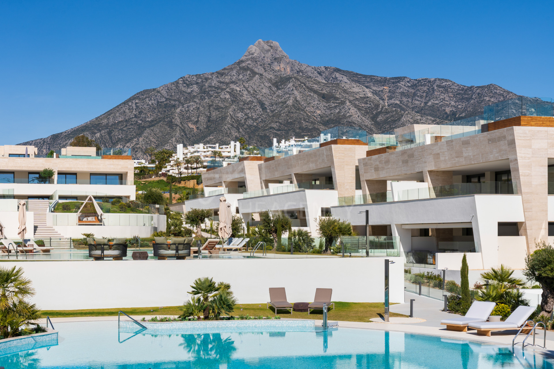 Luxury Ground Floor Apartment with Exclusive Amenities - Marbella Golden Mile