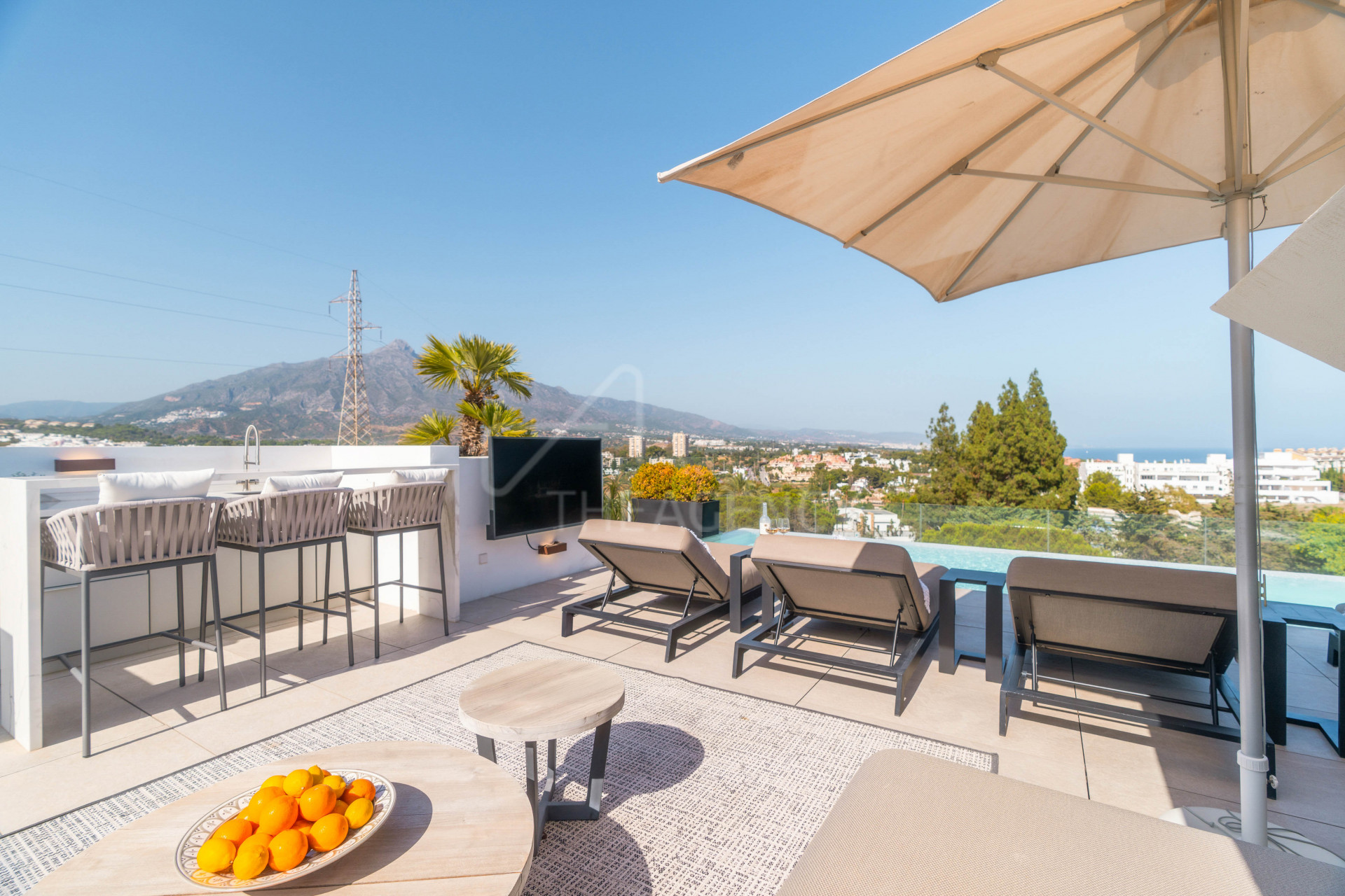 Luxury Villa with Private Gym and Rooftop Pool - Nueva Andalucia, Marbella