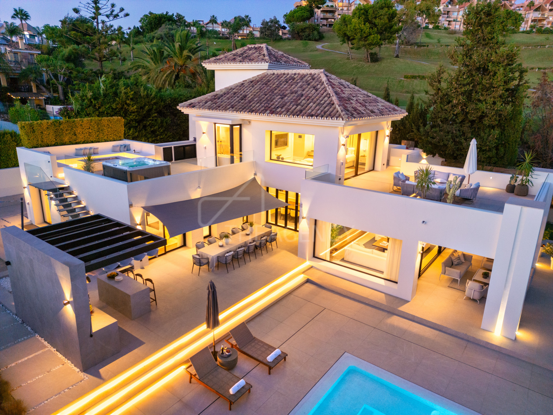 Frontline Golf Contemporary Villa with Leisure & Wellness Level - Nueva Andalucía, Marbella