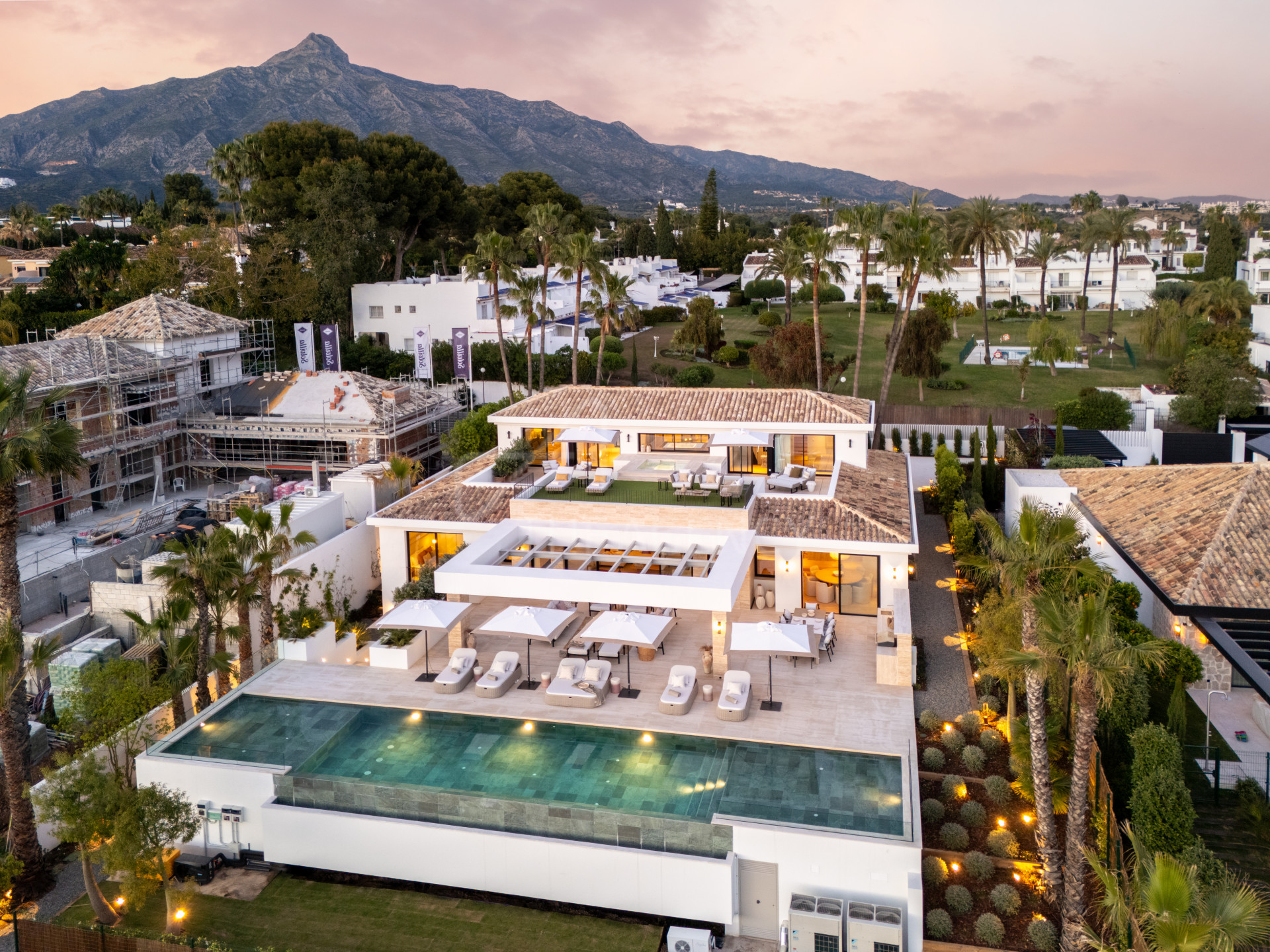 Modern Design Villa Overlooking Aloha Golf with Spa – Nueva Andalucía